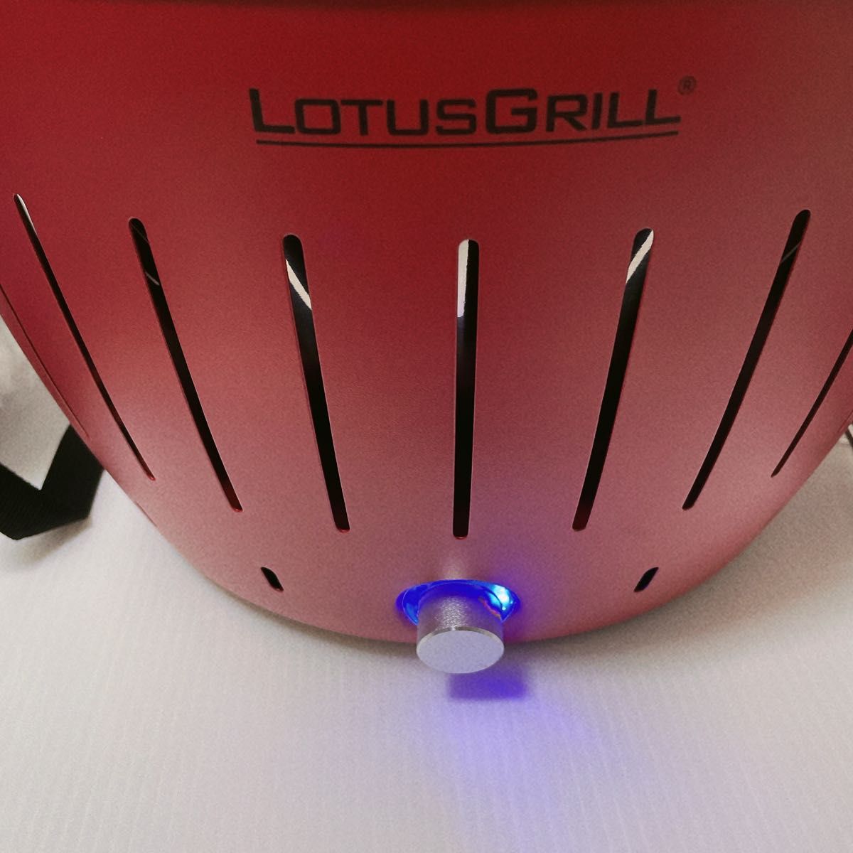 新品未使用 ハーフェレジャパン LotusGrill Blazing Red USB ポート 直径32cm お試し炭入り