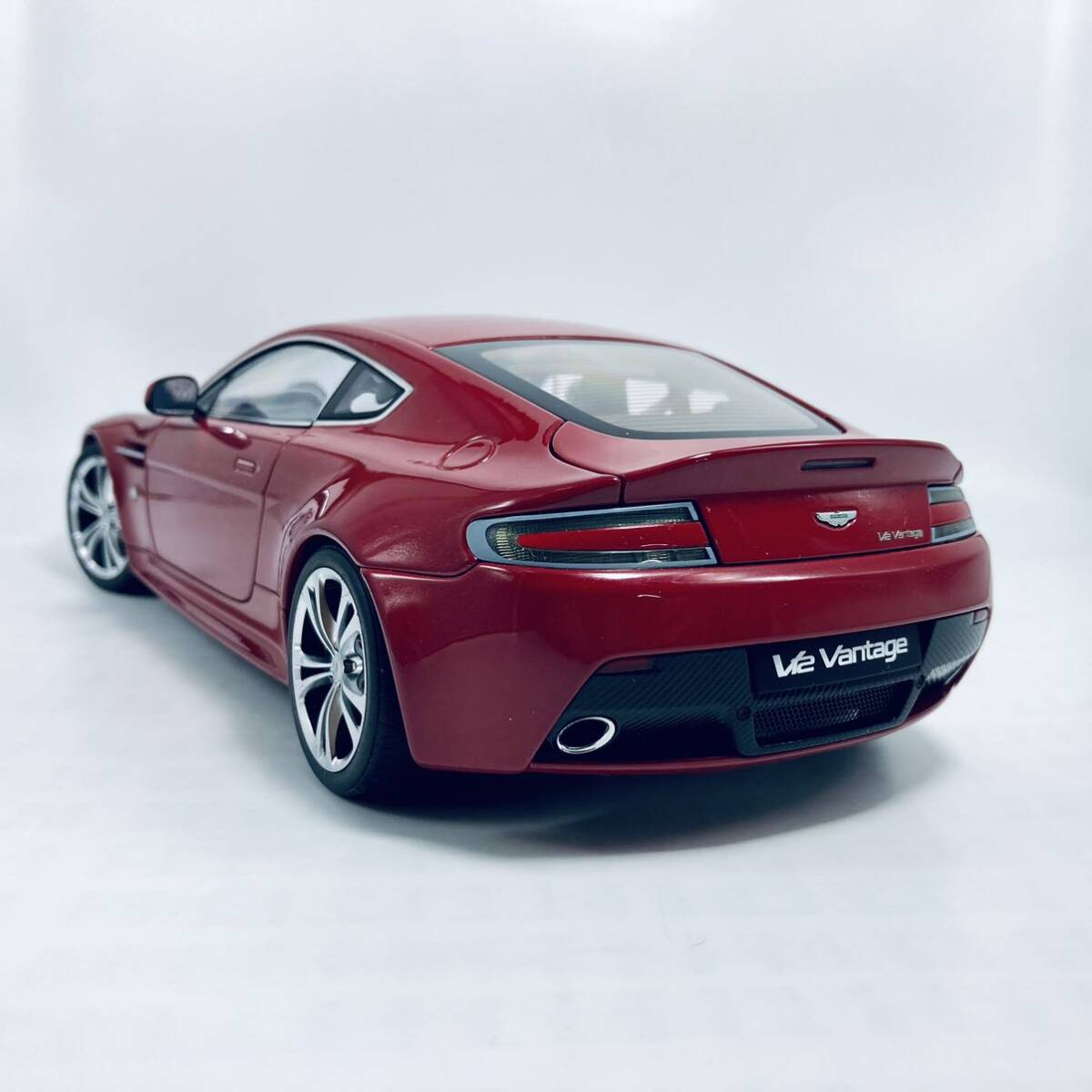 AUTOart オートアート 1/18 ASTON MARTIN V12 VANTAGE 2010 RED アストンマーチン ヴァンテージ 70208_画像4