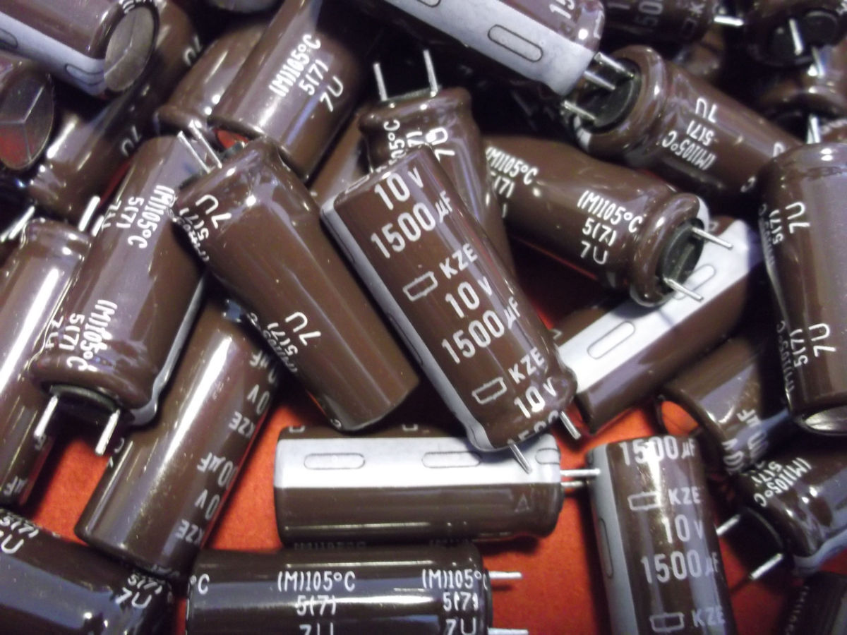  new goods *100 piece * Nippon Chemi-Con * electrolytic capacitor *10V1500μF