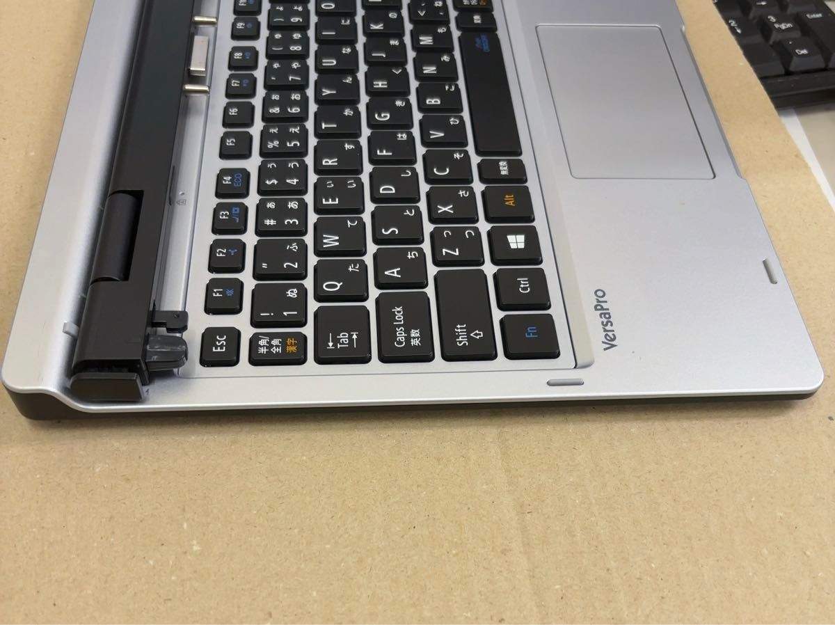 NECの11インチ2in1タブレット用ドック機能付きキーボード　PC-VP-KB34