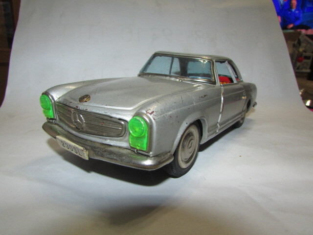 即決商品・古いフリクション製ブリキの車・ICHIKO・ベンツ 即決商品・古いフリクション製ブリキの車・ICHIKO・ベンツ