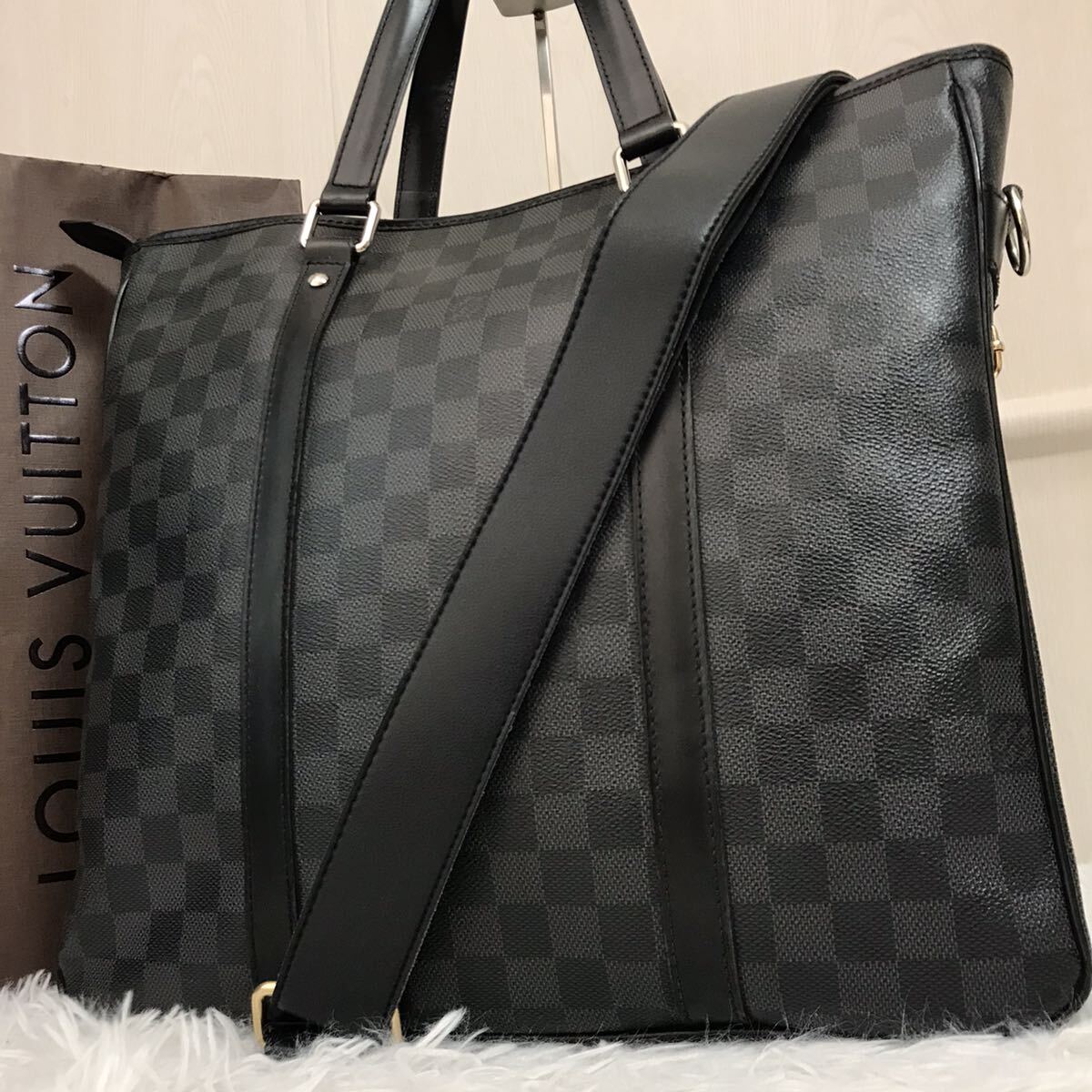 極美品●ルイヴィトン LOUIS VUITTON タダオ トートバッグ ショルダー 2way メンズ ビジネス ダミエ グラフィット 大容量 本革 レザー 黒_画像1