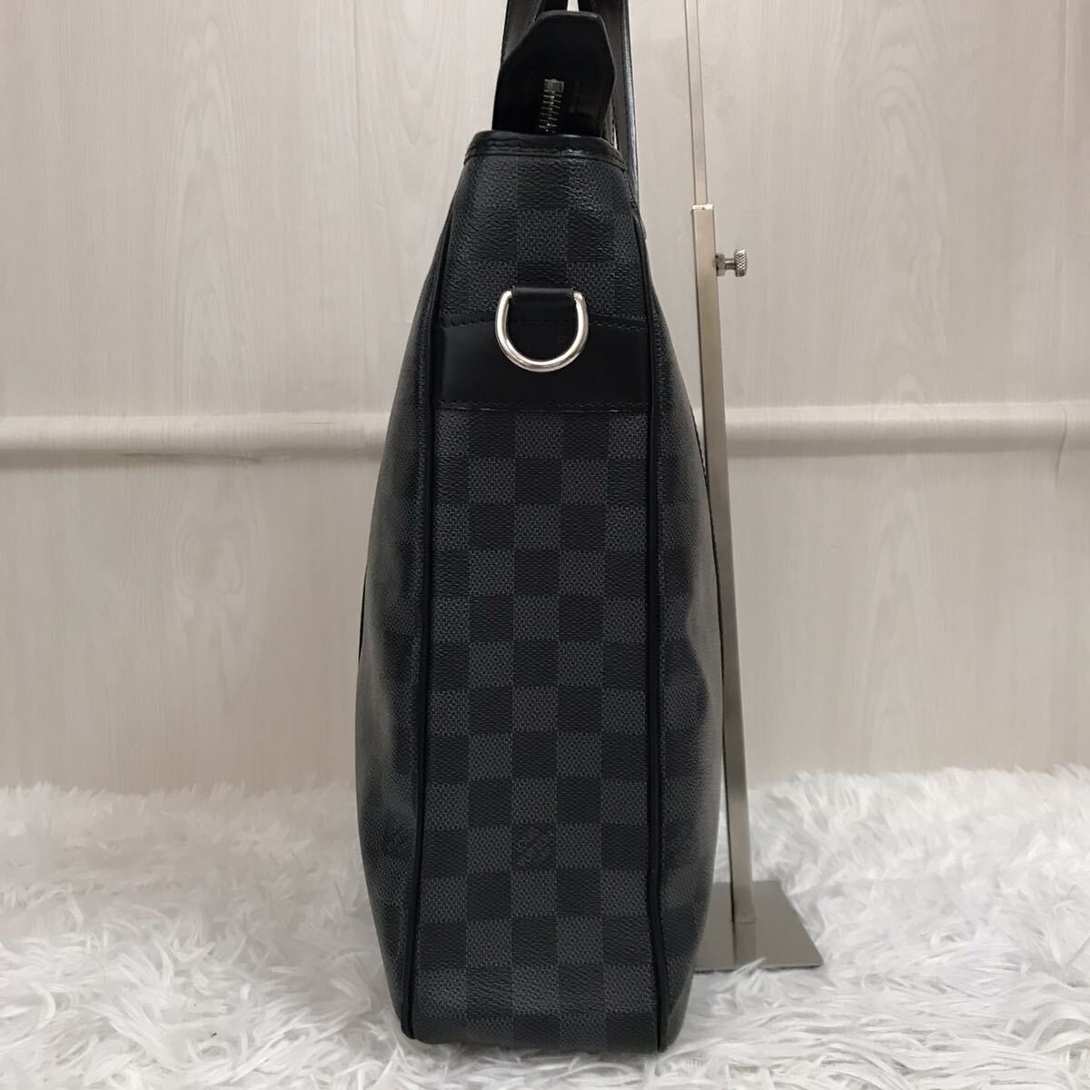 極美品●ルイヴィトン LOUIS VUITTON タダオ トートバッグ ショルダー 2way メンズ ビジネス ダミエ グラフィット 大容量 本革 レザー 黒_画像5