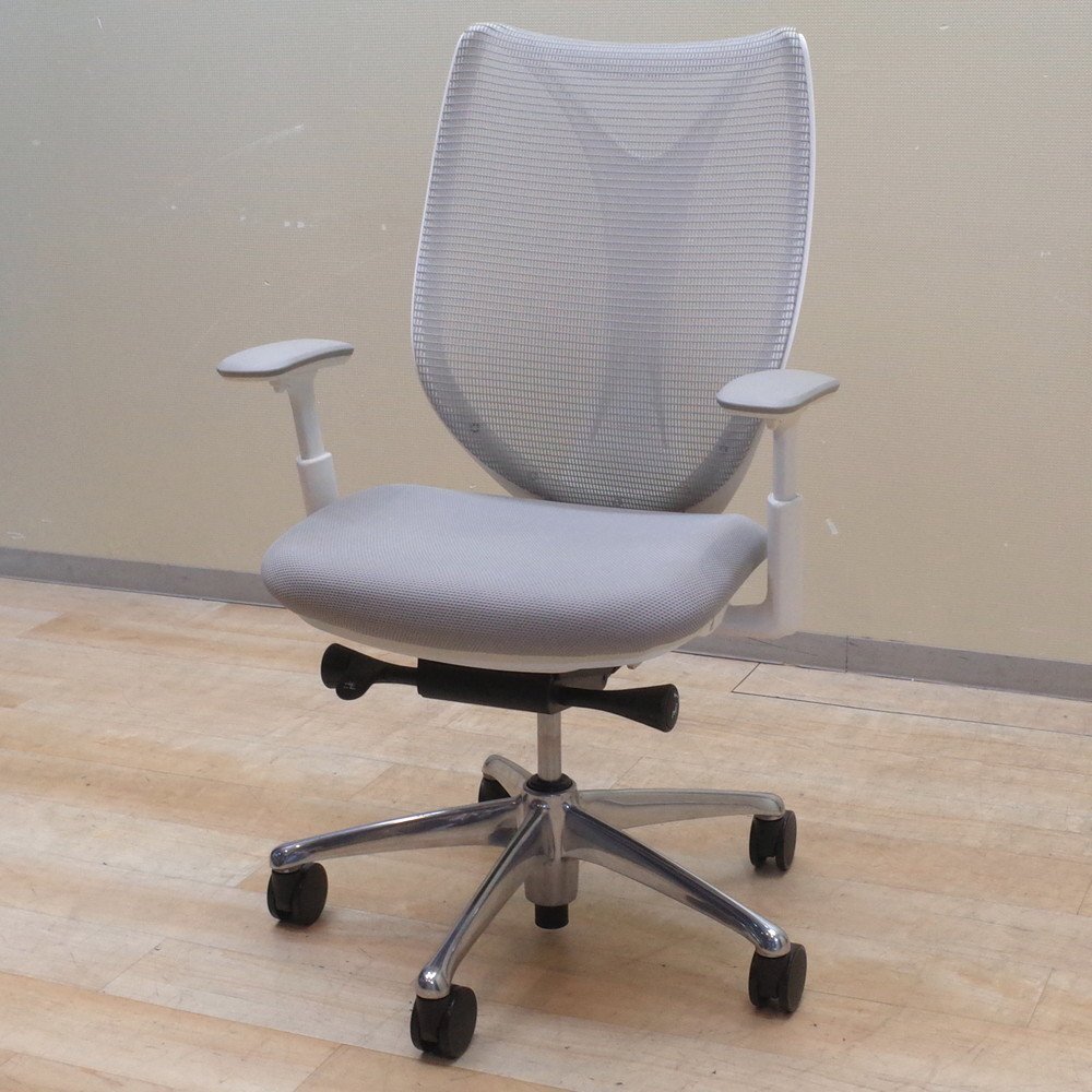 オカムラ サブリナ C853BW-FSZ3 肘付きオフィスチェア グレー 事務椅子 ワークチェア ハイバック メッシュ EG13016 中古オフィス家具の画像1