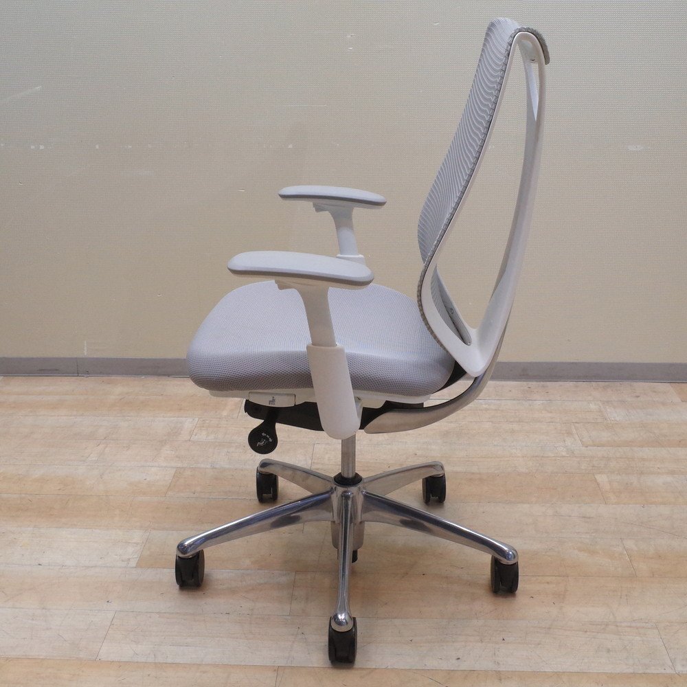 オカムラ サブリナ C853BW-FSZ3 肘付きオフィスチェア グレー 事務椅子 ワークチェア ハイバック メッシュ EG13016 中古オフィス家具の画像3