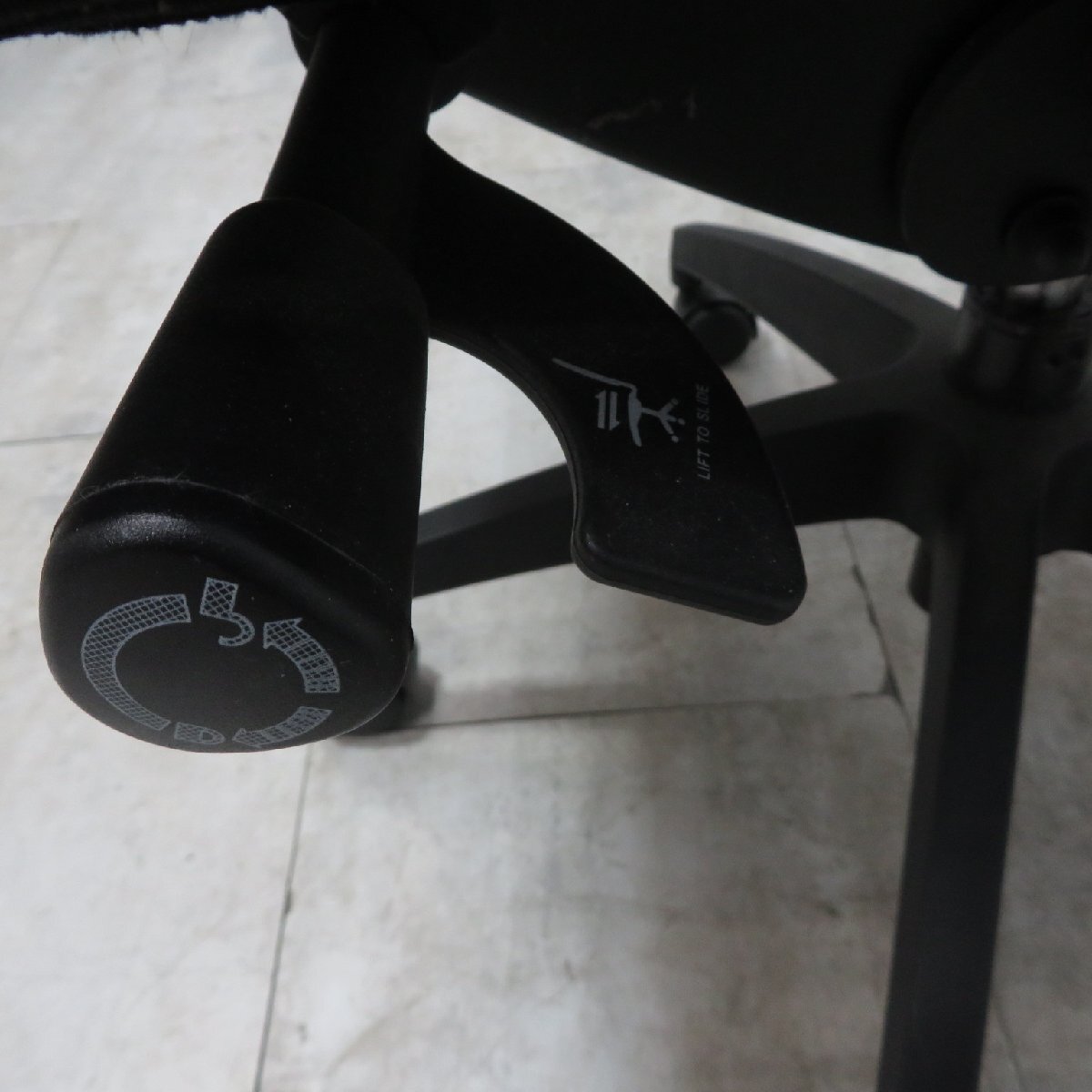 JOINTEX 肘付きオフィスチェア FN-8M ブラック 事務椅子 パソコンチェア ワーク ハイバック メッシュ 布張り EG13236 中古オフィ_画像8