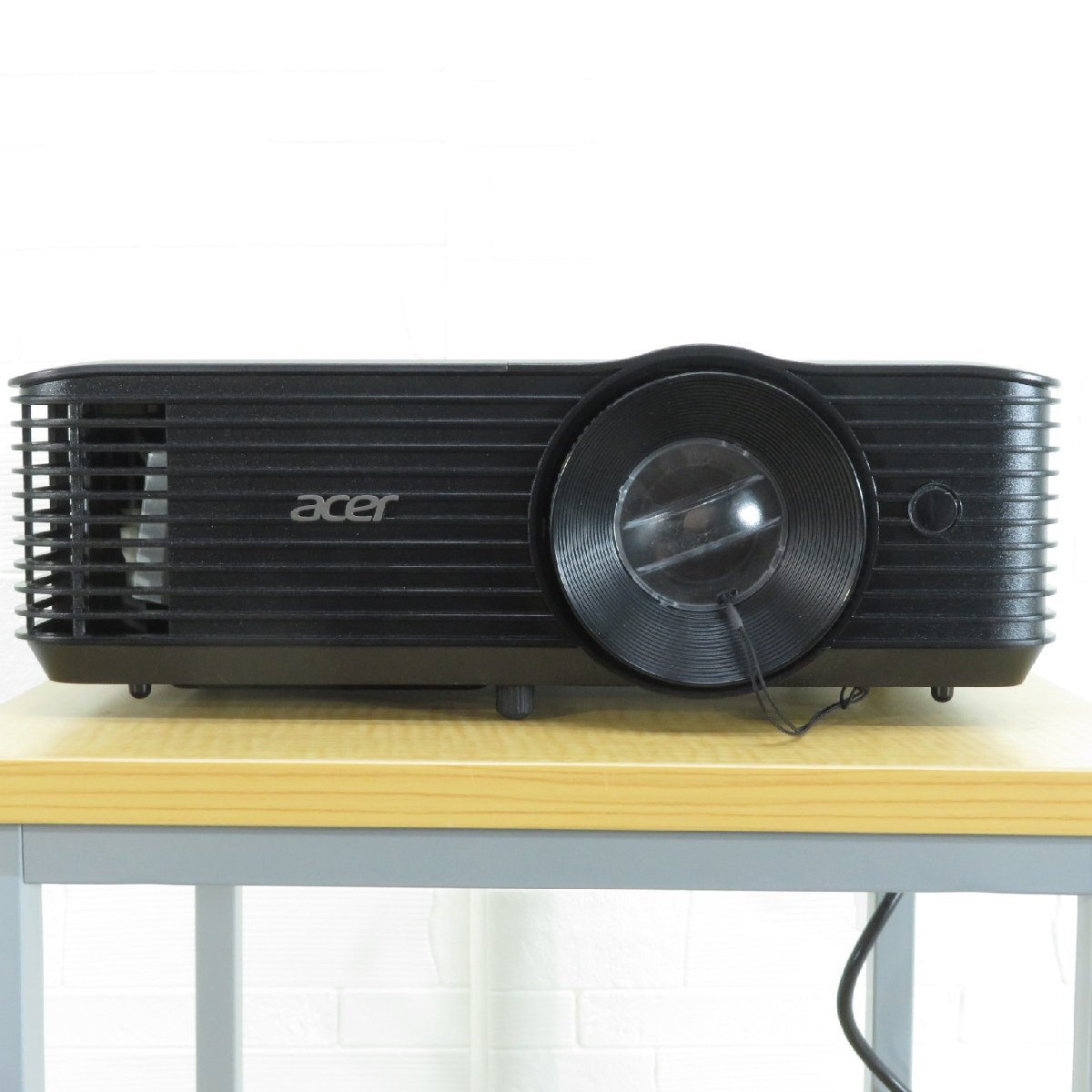 Acer エイサー DWX1842 プロジェクター 4000ルーメン ３D HDMI プレゼン 会議 映画 映像 映写機 投影機 OA機器 YH13275 中古オフィス家具_画像2