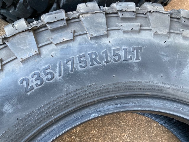 M/T マッドタイヤ　235/75R15LT 104/101Q COMFORSER CF3000 2019年製　4本セット 引取歓迎　SG-050146 ジムニーシエラ等_画像3