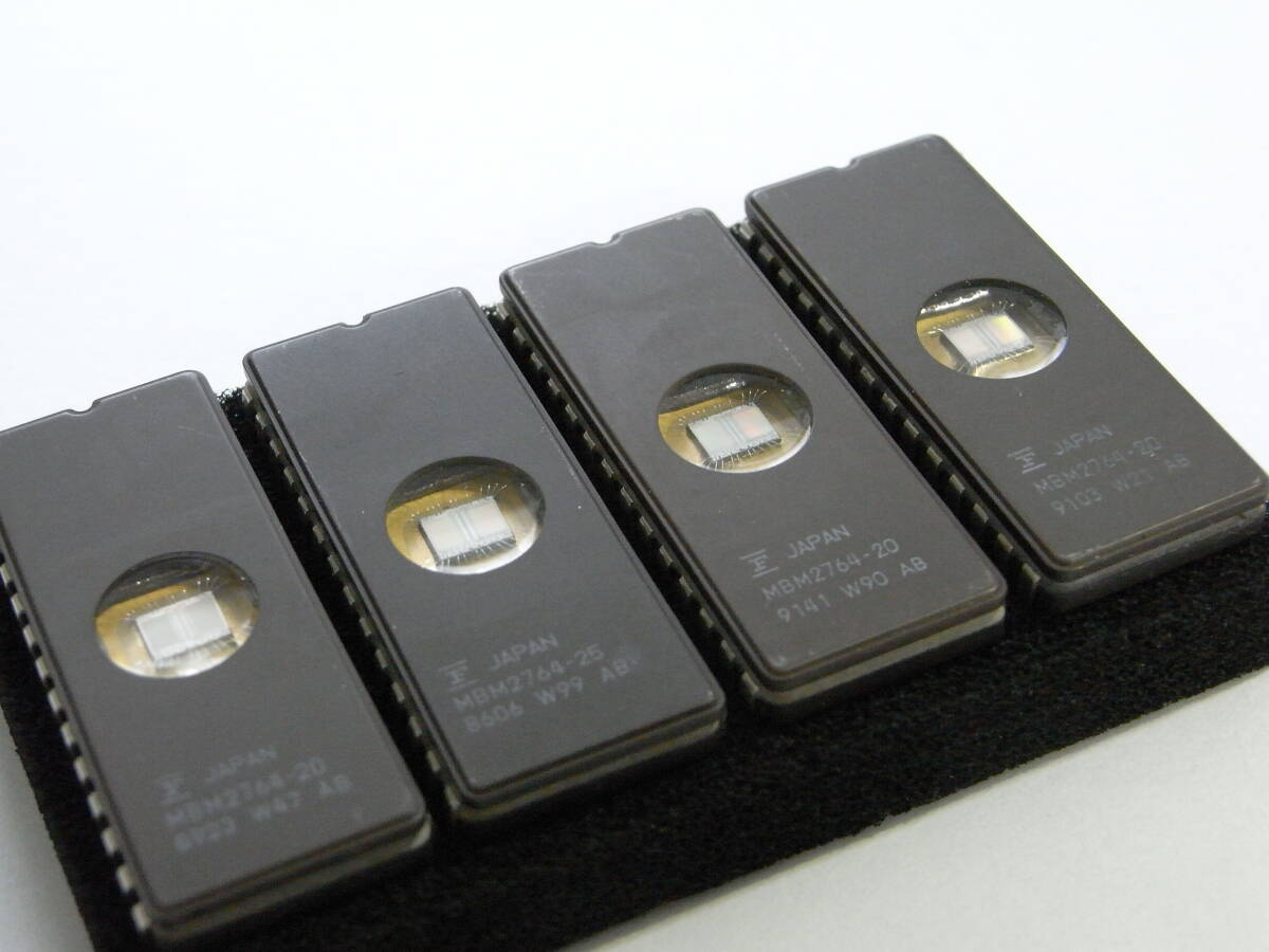 ★ FUJITSU . EPROM. MBM2764 ８個セット. 美品 (消去確認済み) A-374 ★_画像2