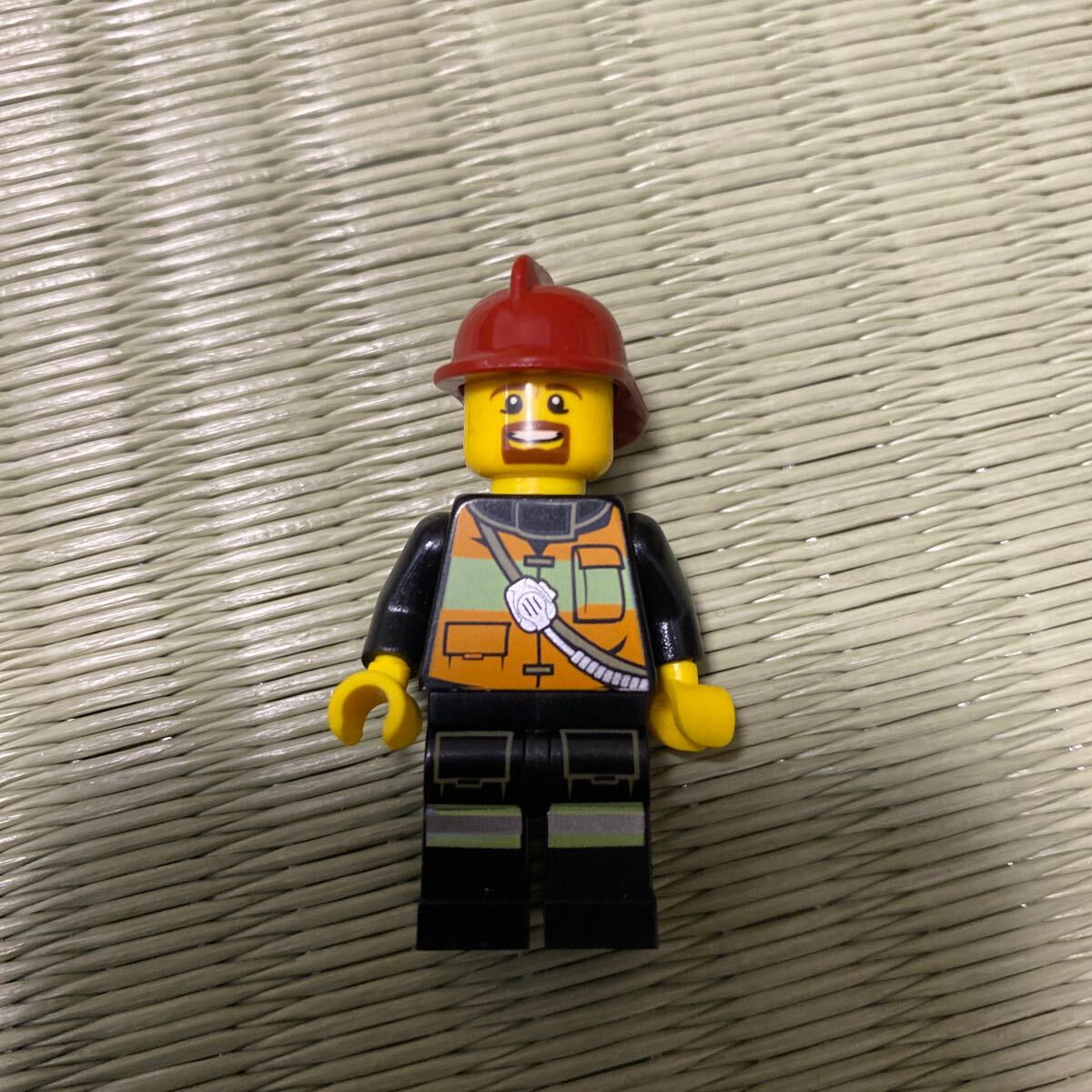 Lego City mini figure fire fighting .
