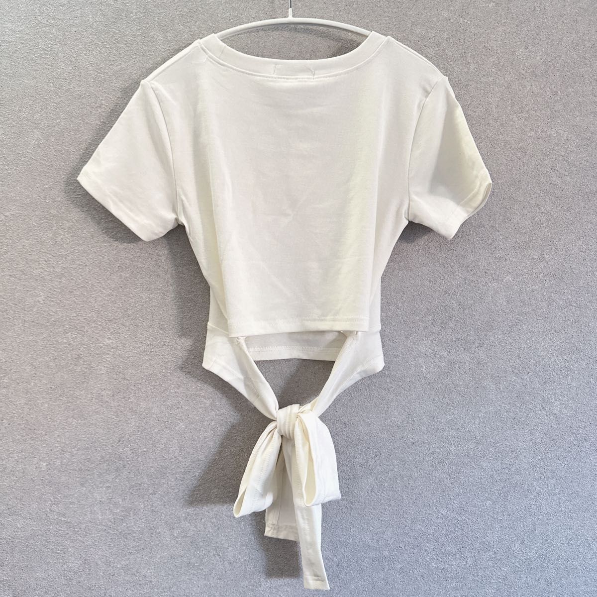 リボン Tシャツ 新品 トップス ショート丈 クロップド ホワイト白 半袖 韓国 カットソー