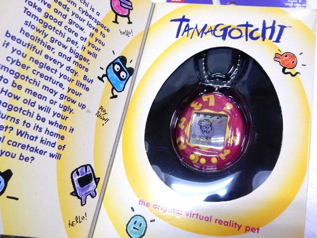 未開封 たまごっち【 海外版×2個 】【 母子手帳×1冊 】ピンク 数字・クリアーブルー BANDAI TAMAGOTCHI レトロ 英語版 まとめ_画像3