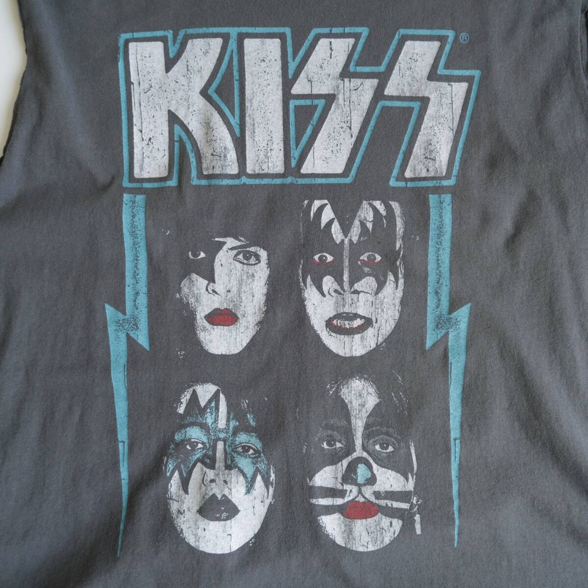 KISS キッス プリントデザイン　ノースリーブTシャツ カットオフ　グレー　３X バンドT 古着_画像6