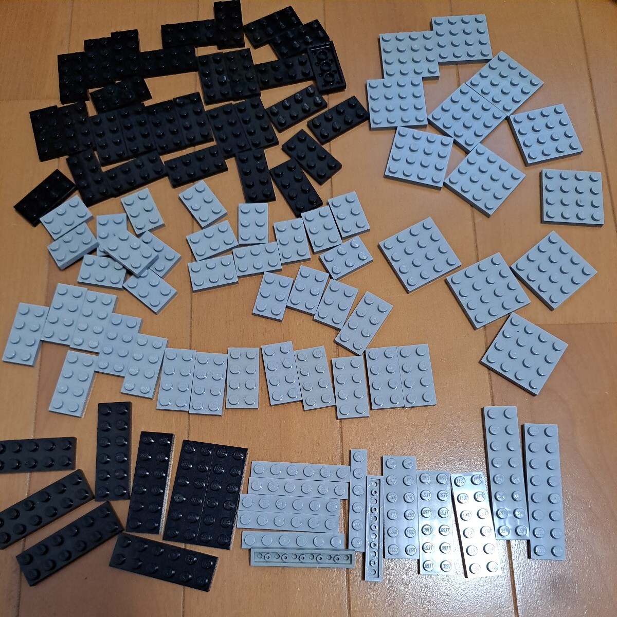 LEGO 正規品 黒 グレー(灰) プレート パーツ まとめ売り 2×3 2×4 2×6 2×8 4×4 レゴ 大量の画像1