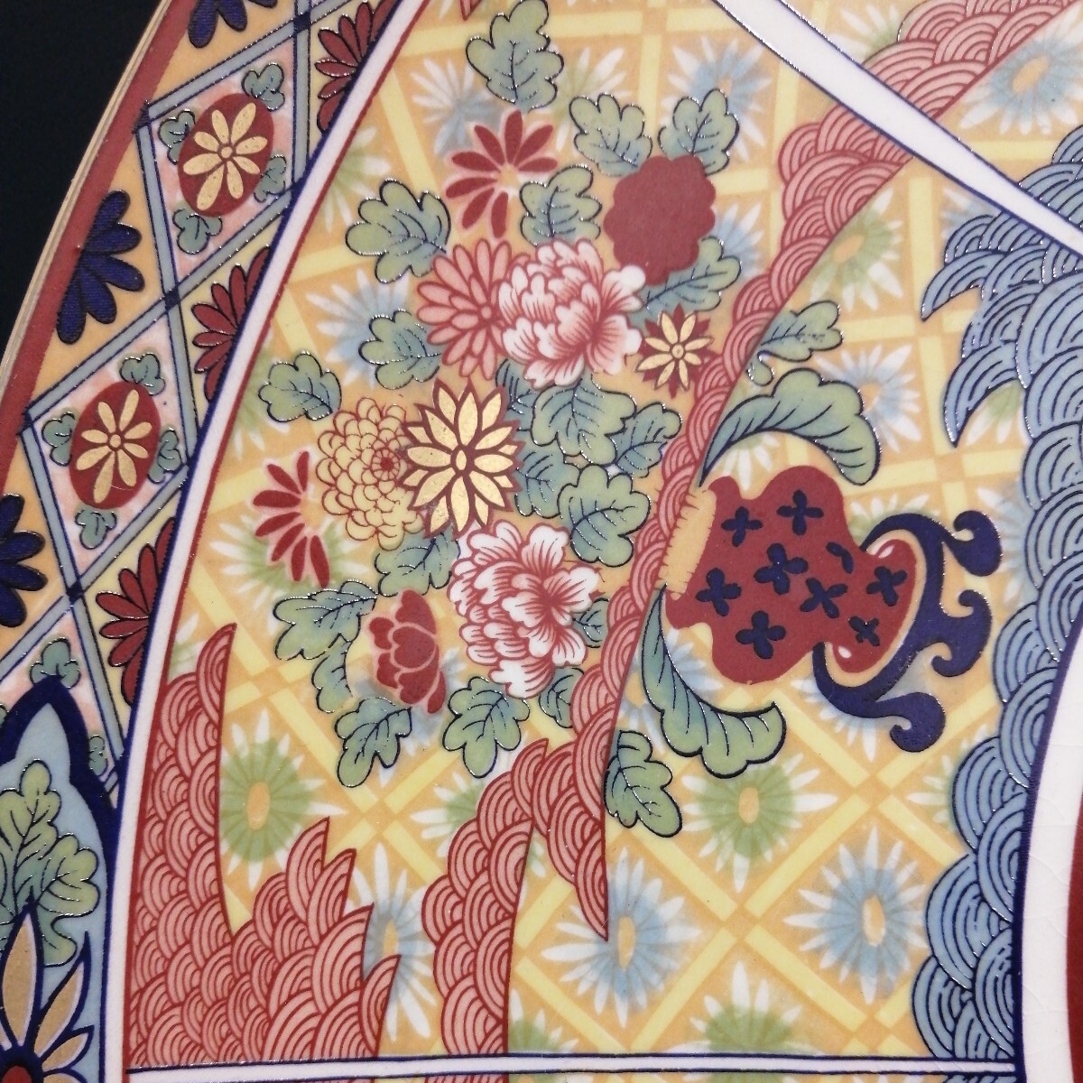 伊万里焼 長寿 丸皿 飾皿 大皿 床飾り 花草　人物　 金彩 彩色 直径約41.5cm 陶磁器 和食器 日本伝統工芸_画像3