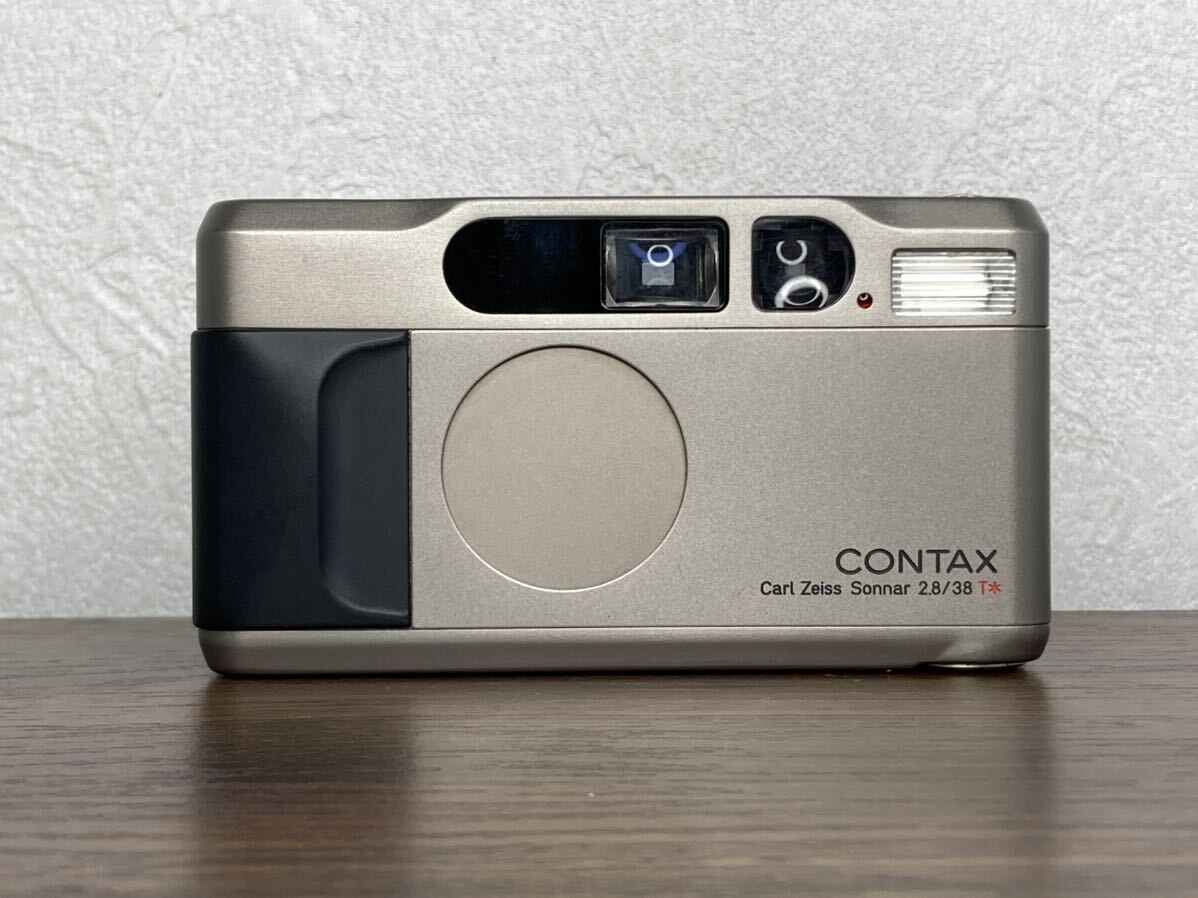 Y336 コンタックス CONTAX T2 Carl Zeiss Sonnar 38mm F2.8 T* チタンシルバー コンパクトフィルムカメラの画像1