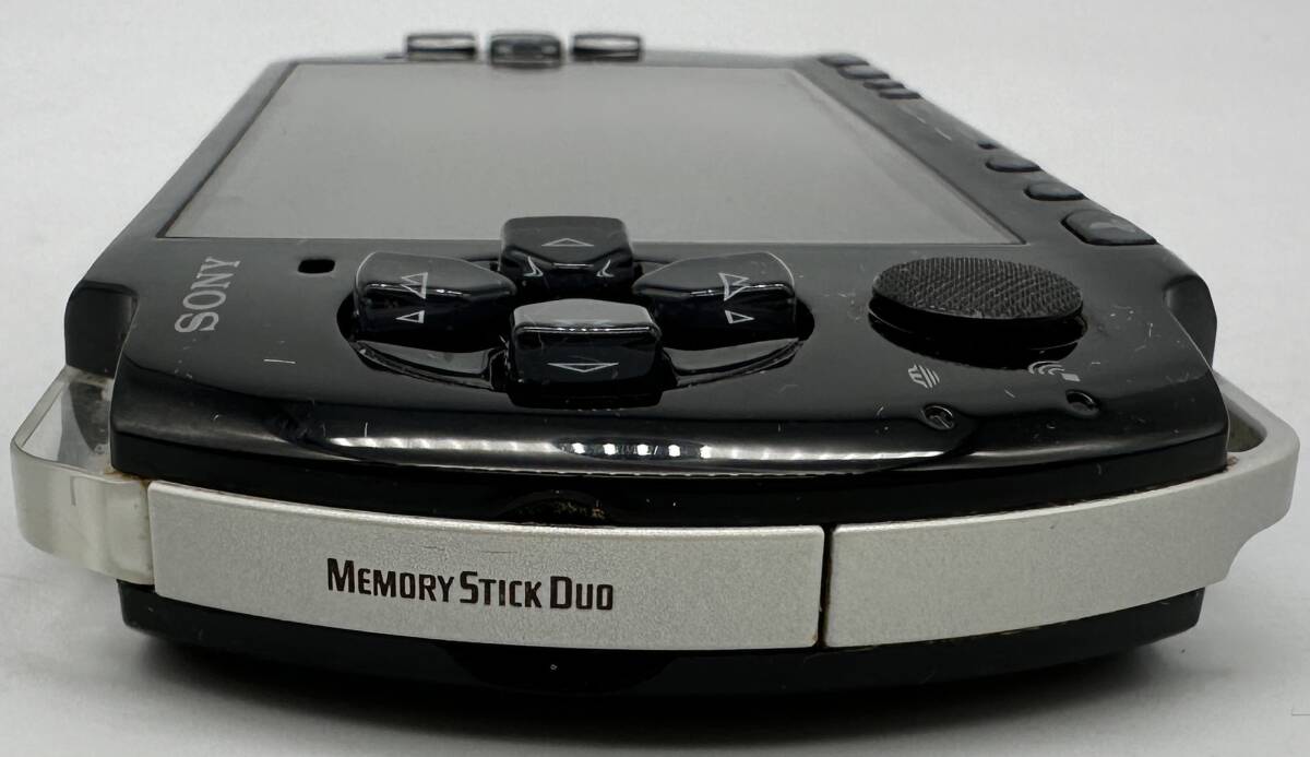y1454TT ジャンク ゲーム機 ソニー SONY PSP本体 PSP-3000 バッテリー膨張有り ACアダプター 電源コード付き ピアノブラック 動作未確認の画像4
