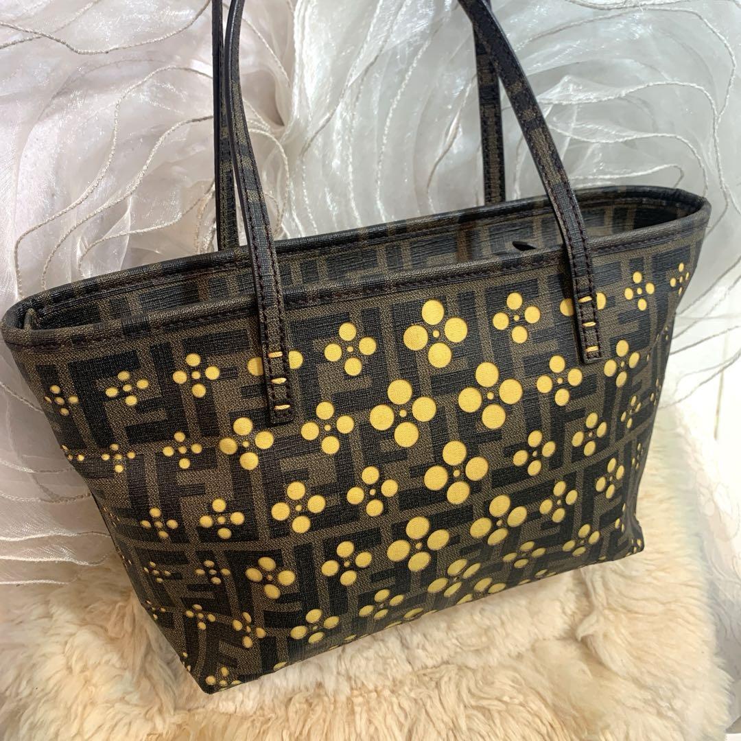 美品 FENDI ズッカ柄 パンチング スモールトートバッグ カーキx 美品 FENDI ズッカ柄 パンチング スモールトートバッグ カーキx