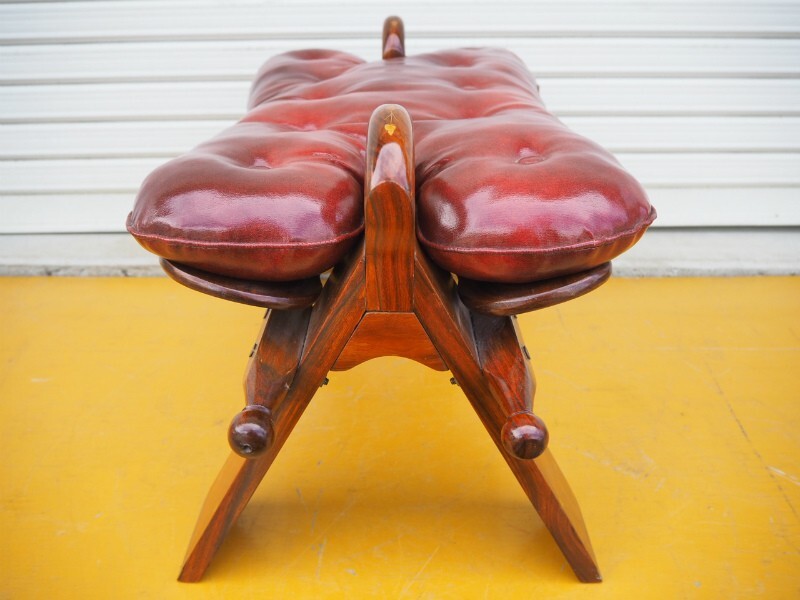 M1N240515 【熊本発！引取歓迎】キャメルチェア スツール 木製 椅子 アンティーク オットマン ラクダスツール 77×38×42㎝_画像6