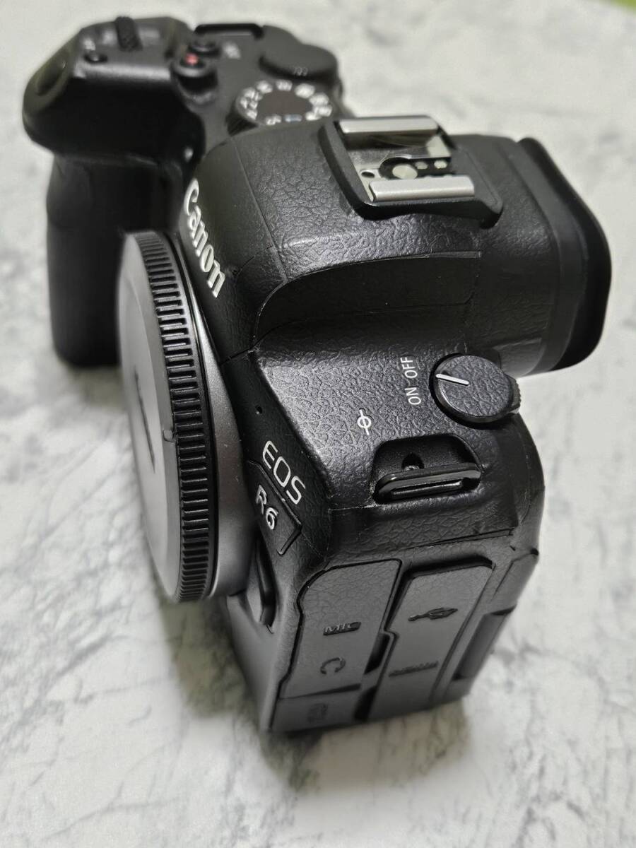 美品　CANON EOS R6 ボディ　元箱付き　保護ステッカー貼り付け