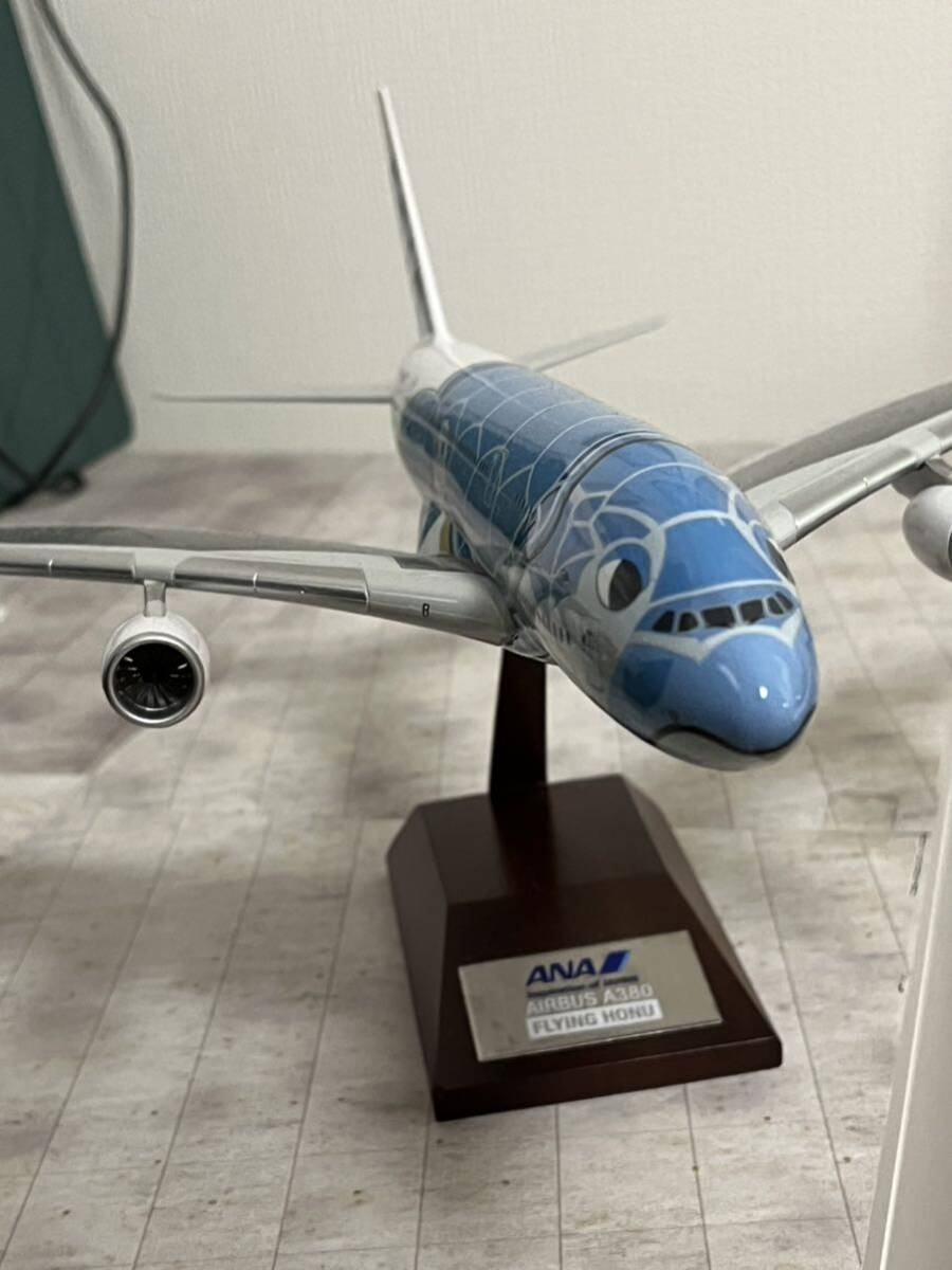 ANA 全日空　Airbus A380 スケール　1:200 FLYING HONU 青（ラニ）1/200 美品　エアバス_画像1