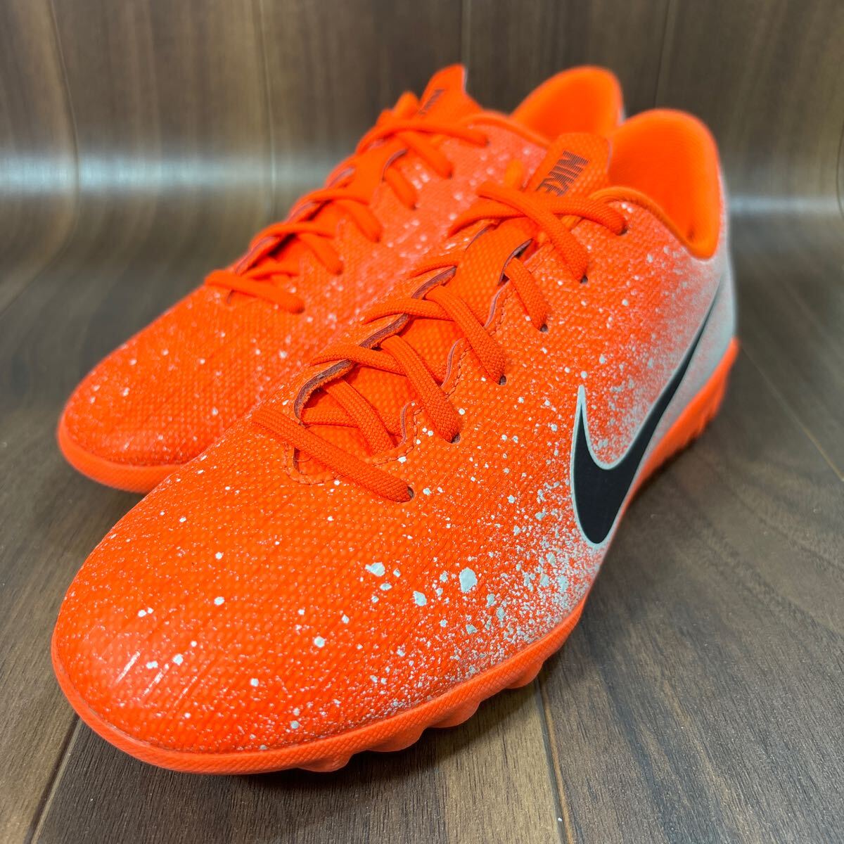 KT240426 D-66 NIKE ナイキ MERCURIAL マーキュリアル サッカーシューズ スポーツシューズ ランニングシューズ オレンジ メンズ 23.5cm_画像2