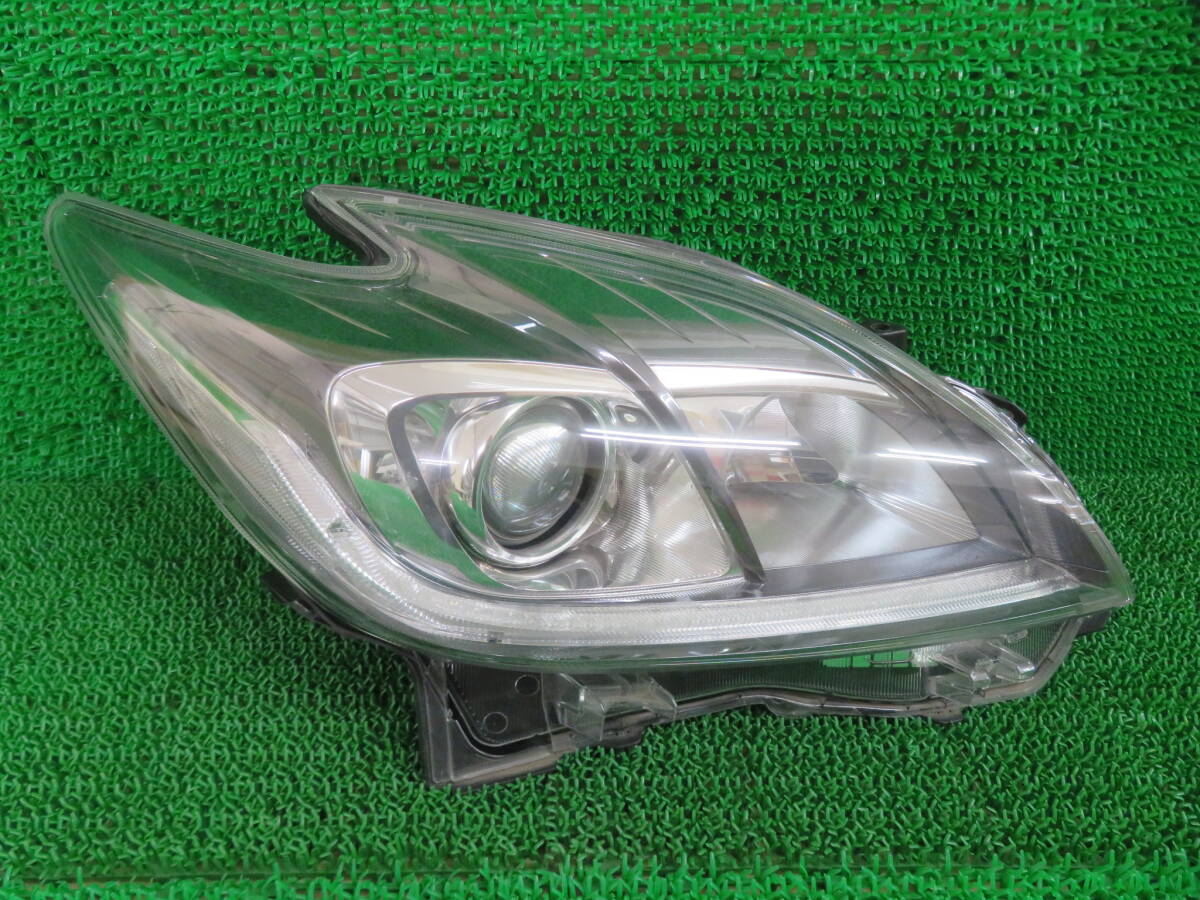 42302G トヨタ プリウス ZVW30 30系 後期 HID ヘッドライト 右 koito47-52_画像1