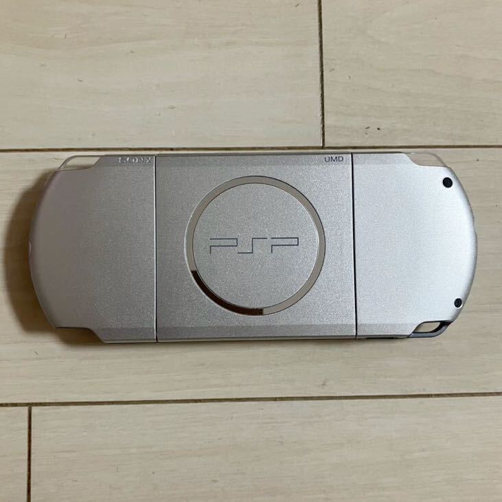 SONY PSP 本体 PSP-3000 箱 ACアダプター ケースl付き 美品 動作品 ソニー プレイステーション ポータブル プレステ PlayStation 送料無料_画像4