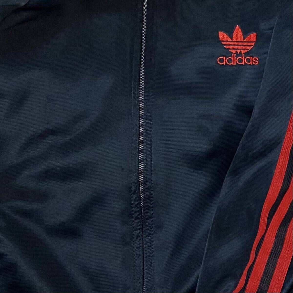 80sビンテージ adidas ATP USA製 黒 赤 トレフォイルロゴ ジャージ トラックジャケット トラックトップ ブラック アディダス 80年代 古着_フロントジッパー横のお腹に1つ小さなキズ