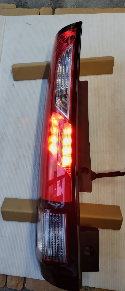 ホンダ ステップワゴン RP1 RP2 純正 LED テールライト 左側 LH ホンダ ステップワゴン RP1 RP2 純正 LED テールライト 左側 LH