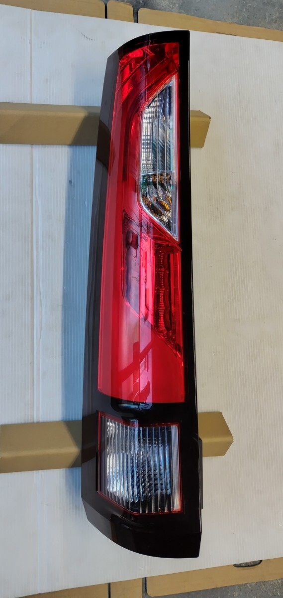 ホンダ ステップワゴン RP1 RP2 純正 LED テールライト 左側 LH ホンダ ステップワゴン RP1 RP2 純正 LED テールライト 左側 LH