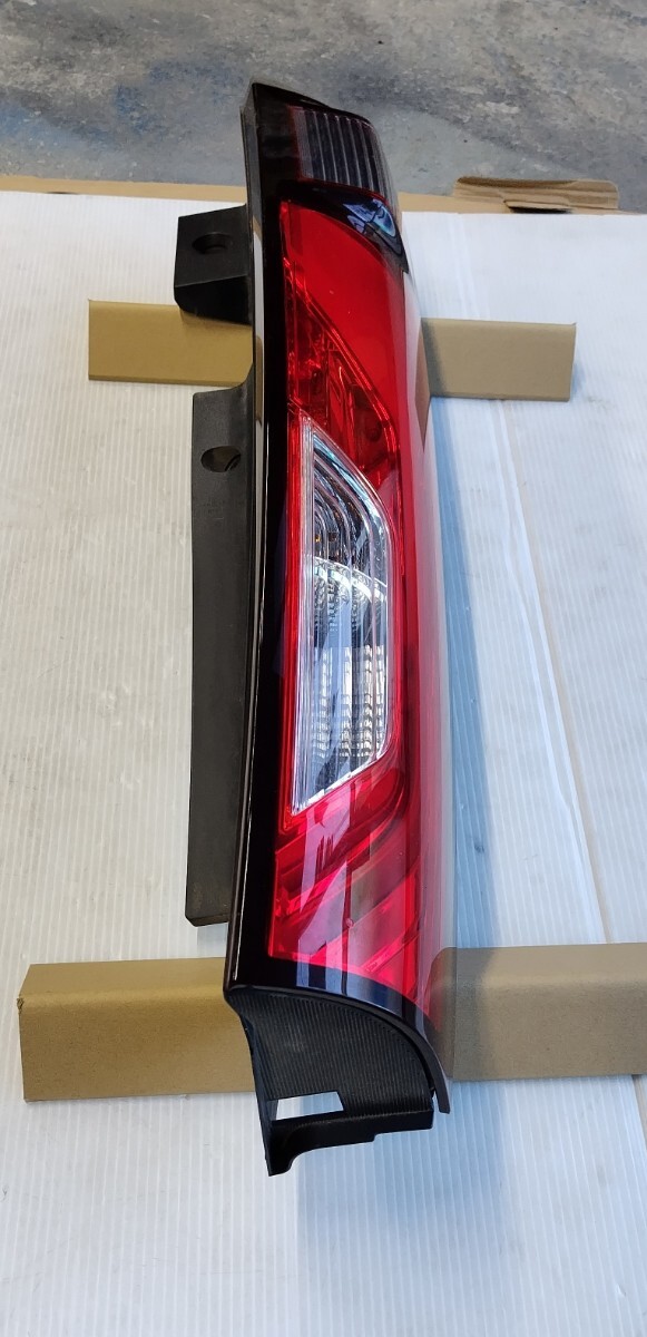 ホンダ ステップワゴン RP1 RP2 純正 LED テールライト 左側 LH ホンダ ステップワゴン RP1 RP2 純正 LED テールライト 左側 LH