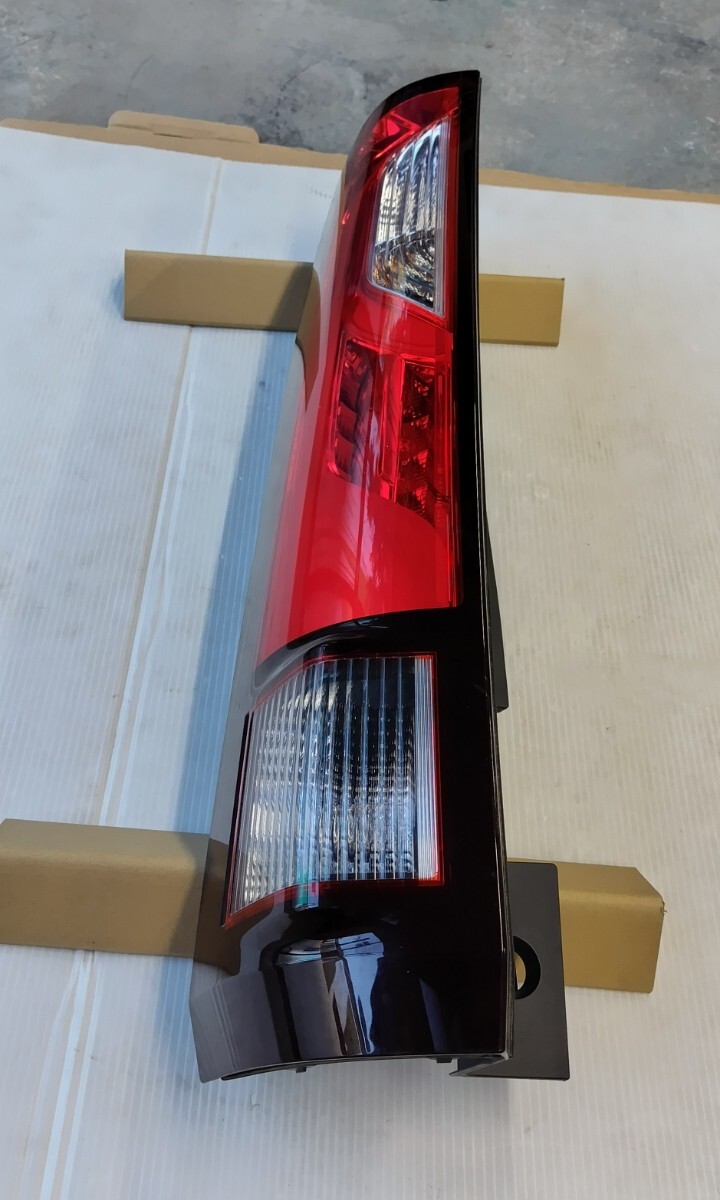 ホンダ ステップワゴン RP1 RP2 純正 LED テールライト 左側 LH ホンダ ステップワゴン RP1 RP2 純正 LED テールライト 左側 LH