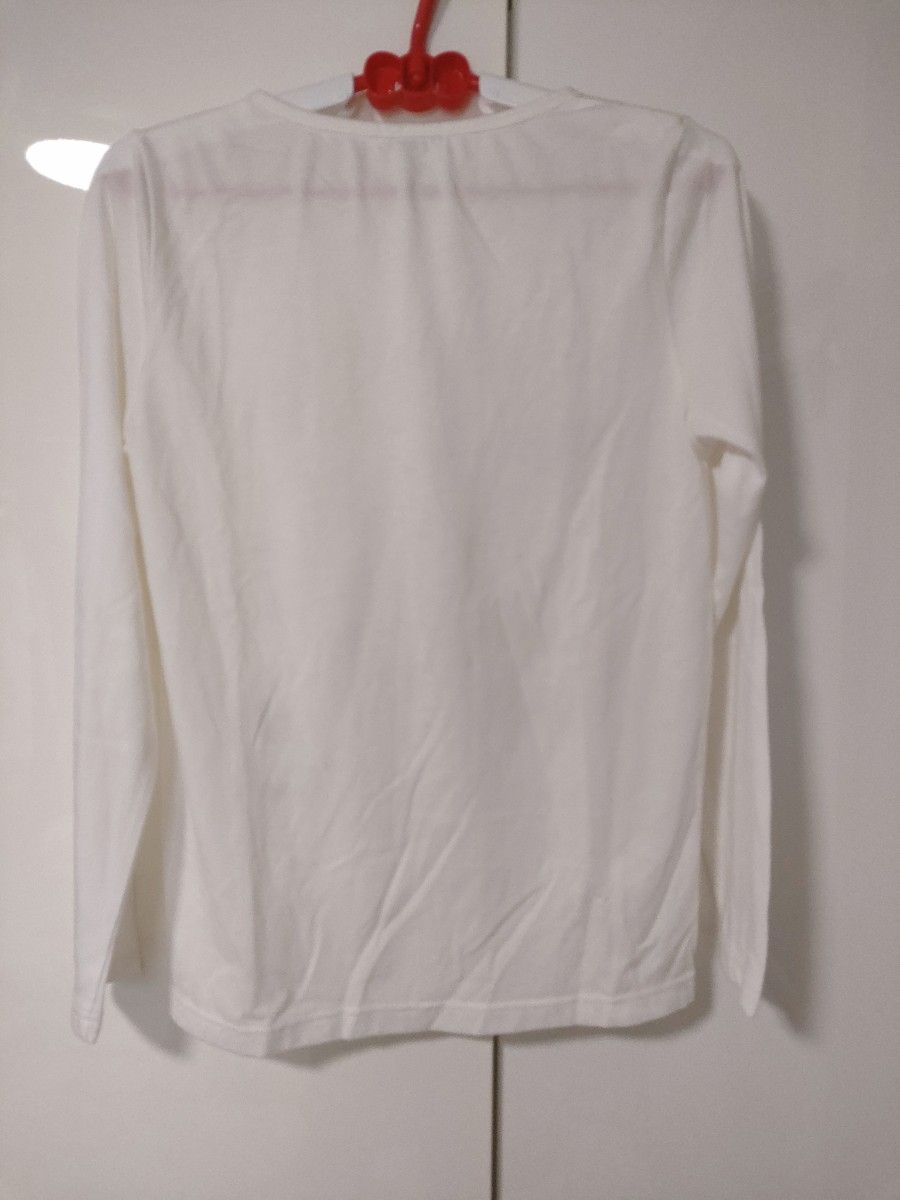 【新品】長袖Tシャツ　白　ホワイト　猫　ロング丈Tシャツ　ロンT　Mサイズ