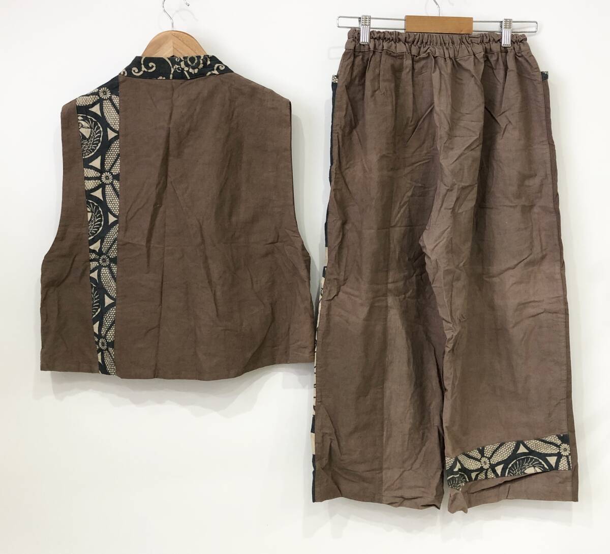 [ old clothes ] Japanese clothes remake top and bottom setup tops sleeveless shirt wide pants kimono house . peace pattern Brown #0513M②