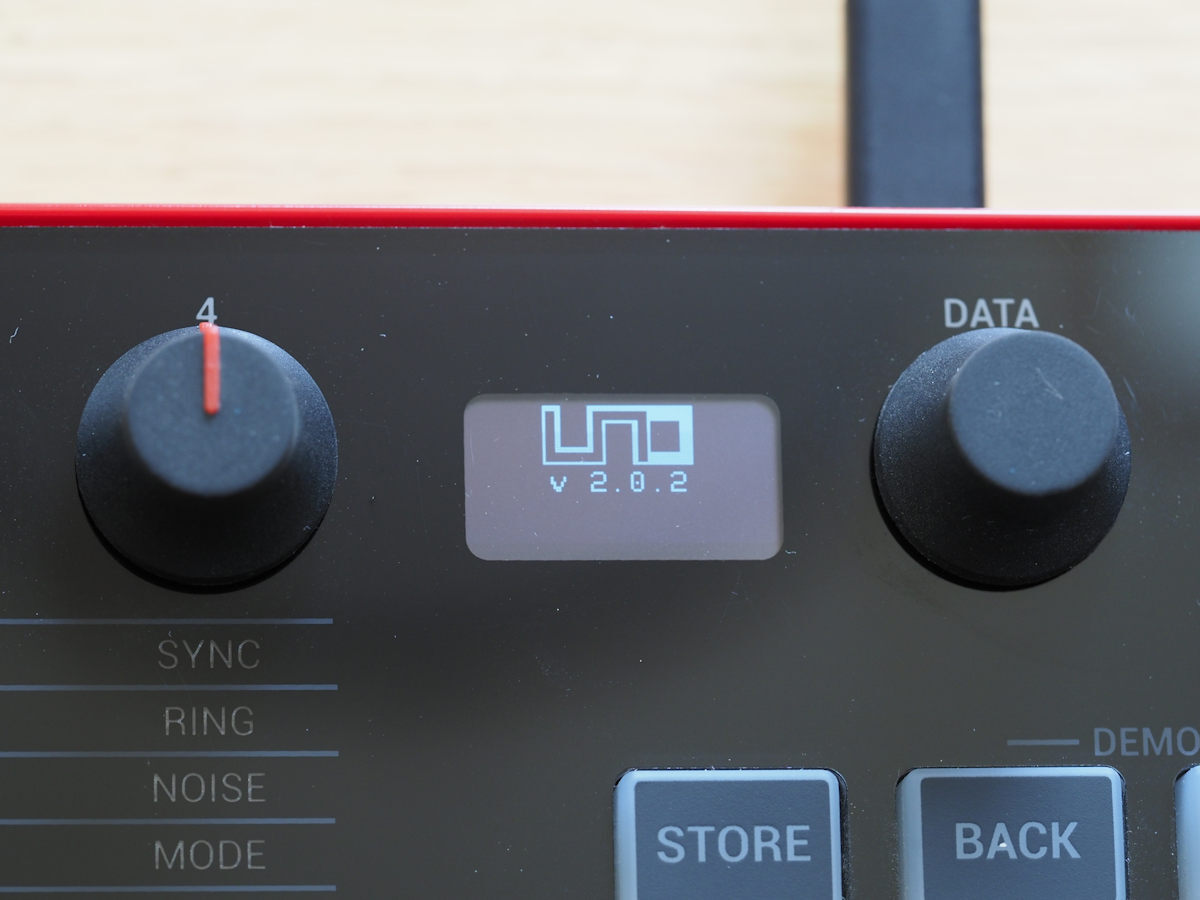 IK Multimedia UNO Synth Pro Desktop 中古美品　トラベルバック付き_画像4