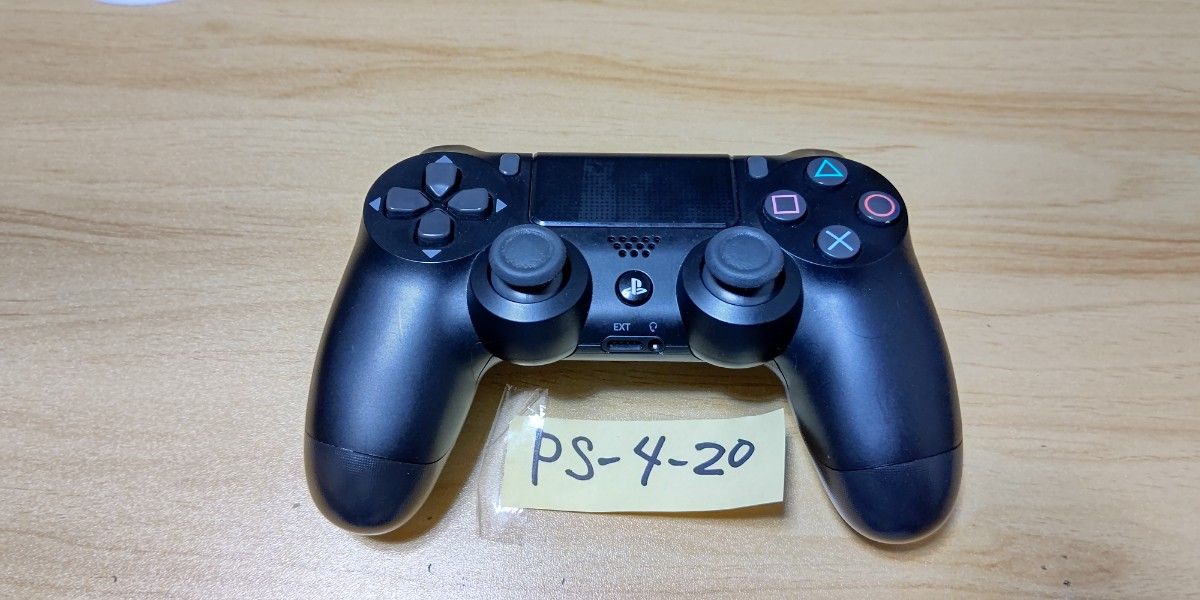 純正PS4コントローラー.20必ず商品説明を確認よろしくお願いします。値下げ交渉スルーします。