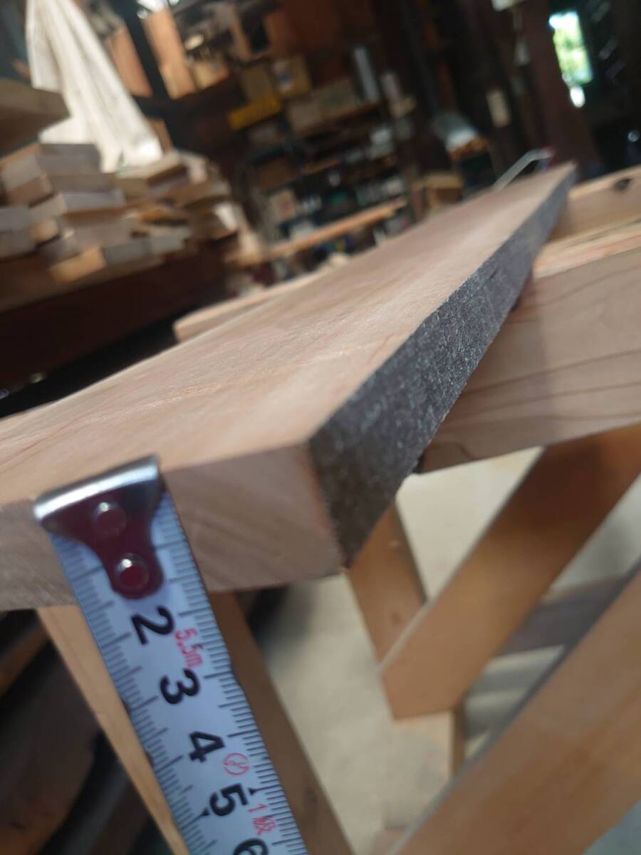 山桜　No.240517-B　無垢　乾燥材　板（長さ1060㎜ｘ幅135㎜ｘ厚み18㎜）1枚　木材　DIY　棚板　小物作りに_画像5