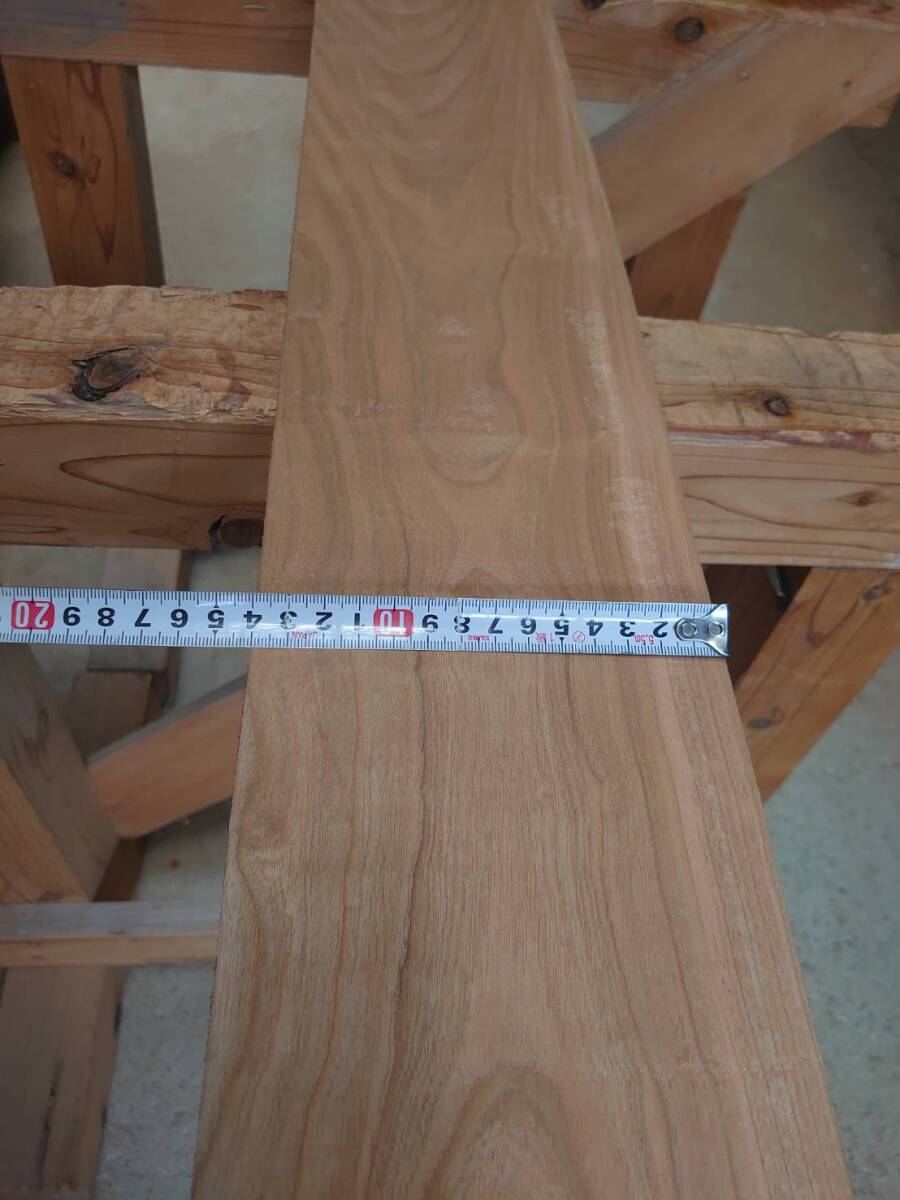 山桜　No.240517-Ｆ　無垢　乾燥材　板（長さ1000㎜ｘ幅140㎜ｘ厚み20㎜）1枚　木材　DIY　棚板　小物作りに_画像2