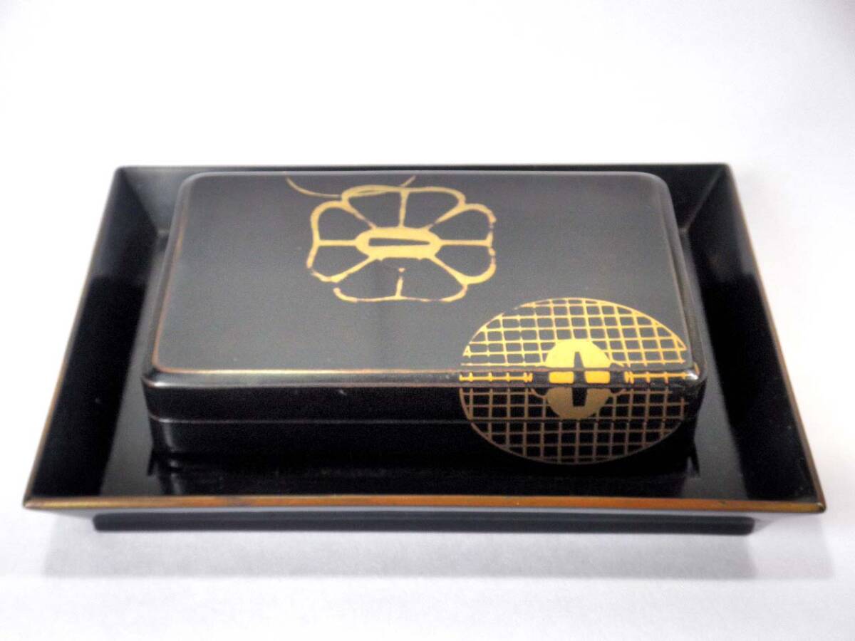  antique [ lacqering guard on sword map pattern smoke . tray ] lacquer coating /book@ tree ground / lacquer ware / lacquer / smoke ../ smoke . box / tea utensils / tea utensils /. stone / sword . properties / old fine art / antique 