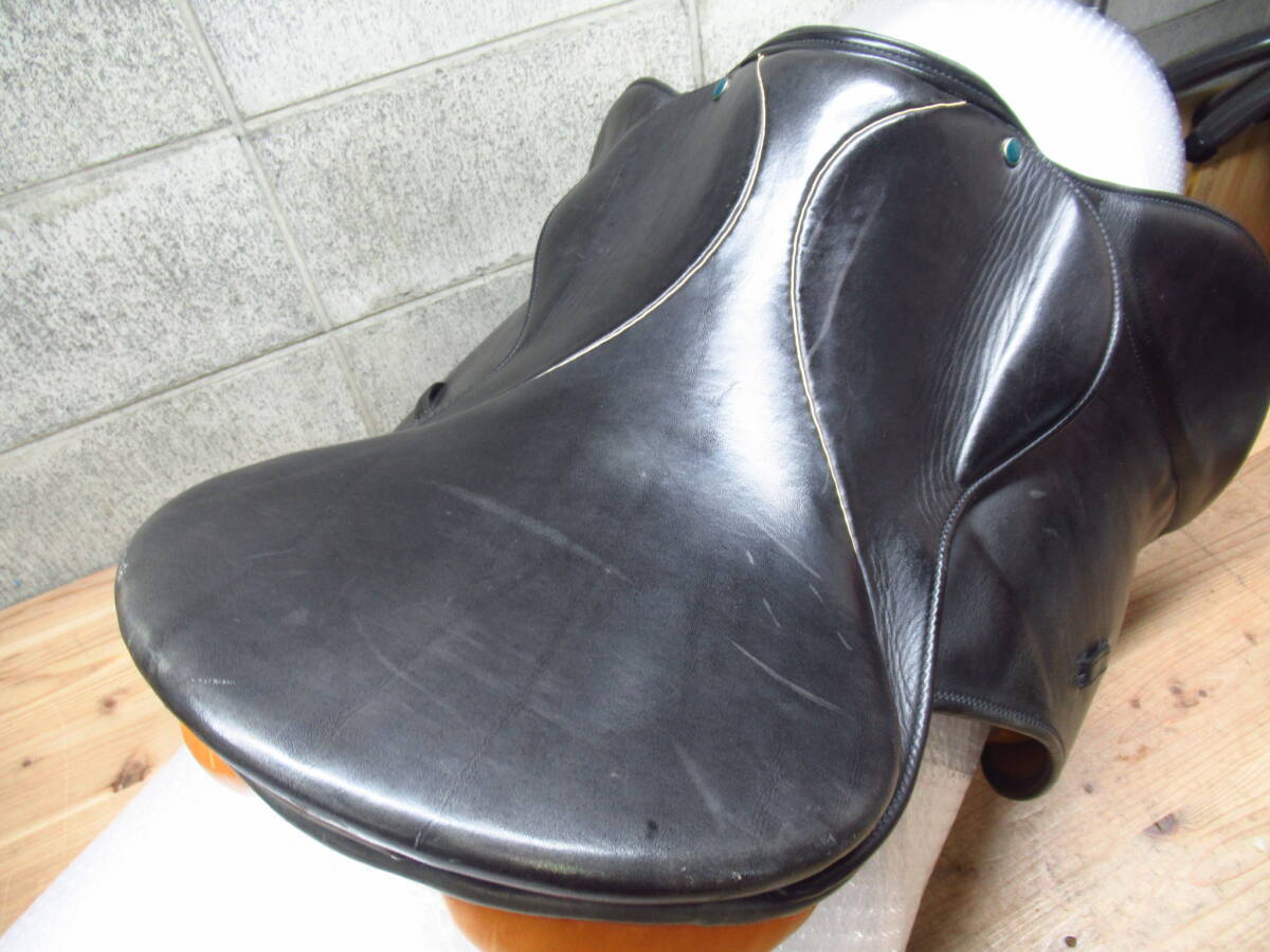 Stubben スチューベン 鞍 Romanus ロマナス 鐙付き 管理6Z0521B Stubben スチューベン 鞍 Romanus ロマナス 鐙付き 管理6Z0521B