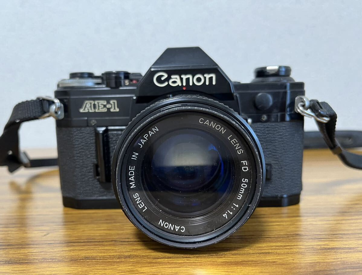 ☆Canon AE-1 一眼レフフィルムカメラ コレクターから譲り受けた物の整理出品！税込み コメントを必ず全てお読み下さいませ。_画像2