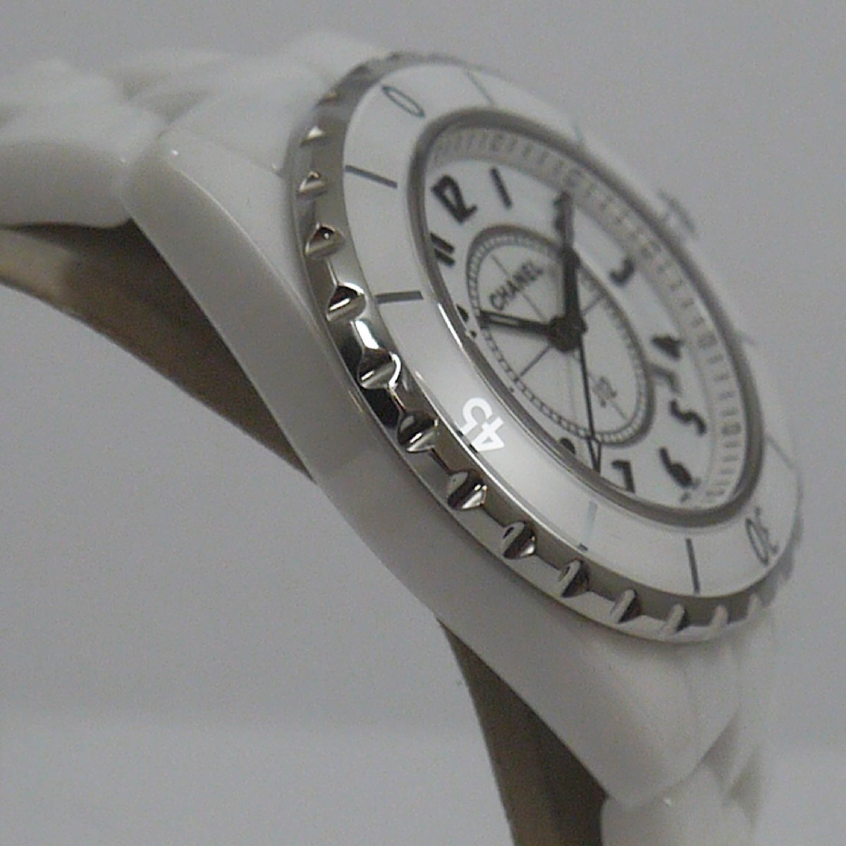 送料無料 USED美品・保管品 CHANEL シャネル J12 クオーツ 腕時計 3針 デイト H0968 ホワイト セラミック レディース ケース/箱付 動作品の画像5