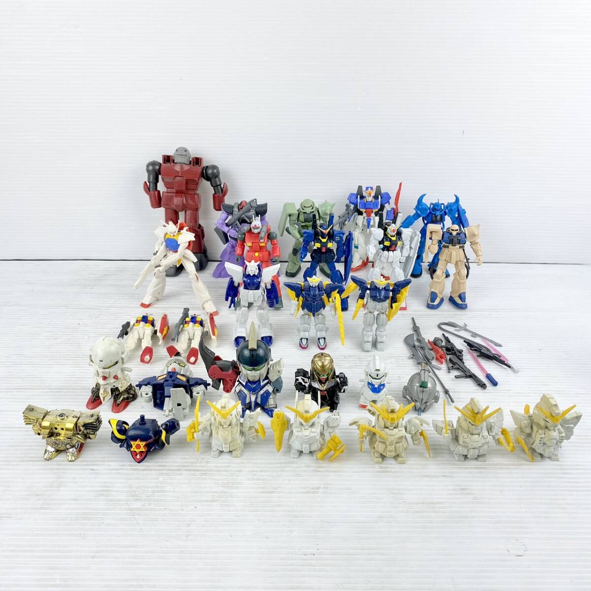 《現状品》機動戦士ガンダム/プラモデル/フィギュア/塩ビ人形/デカ消し/彩色塗装/まとめ_画像1