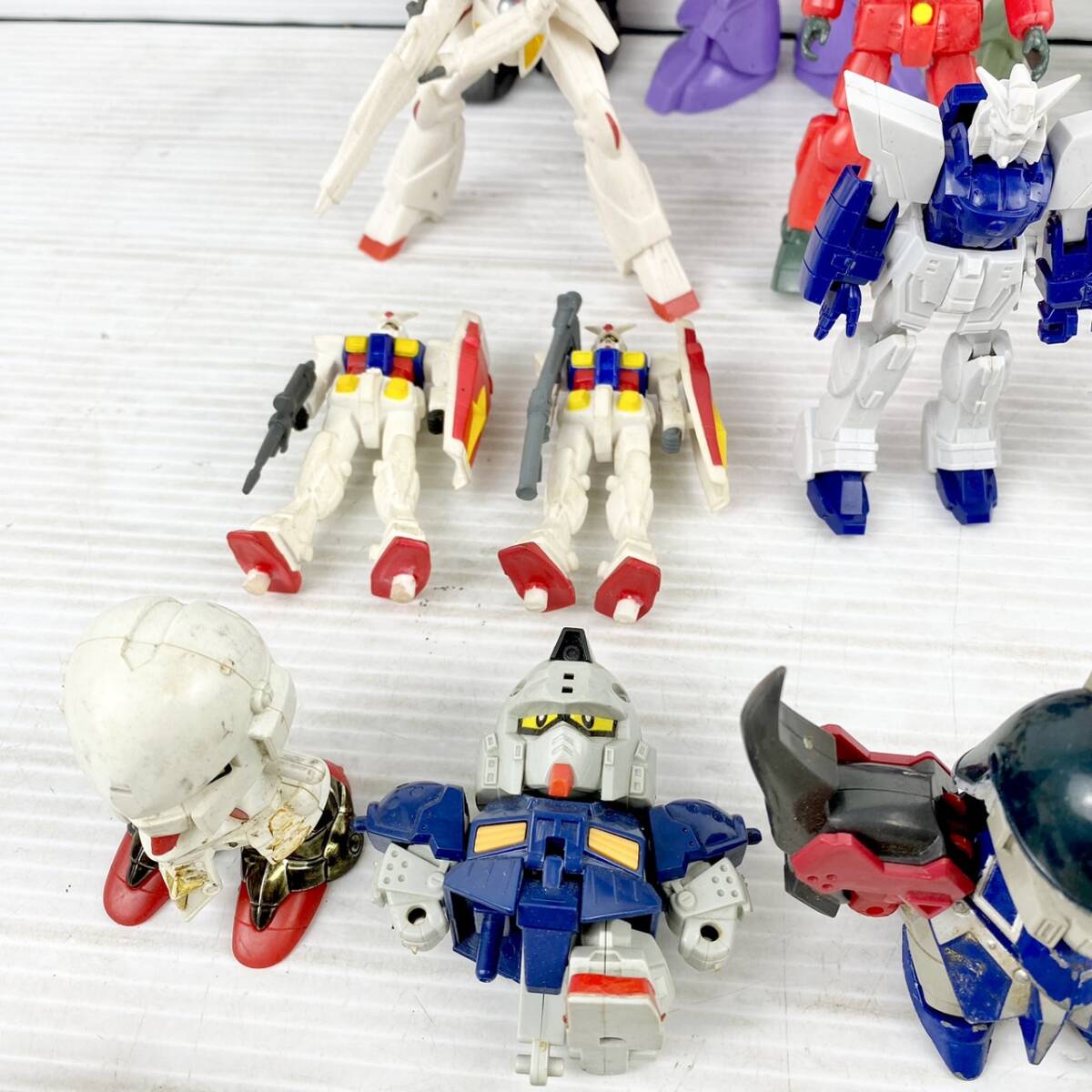 《現状品》機動戦士ガンダム/プラモデル/フィギュア/塩ビ人形/デカ消し/彩色塗装/まとめ_画像5