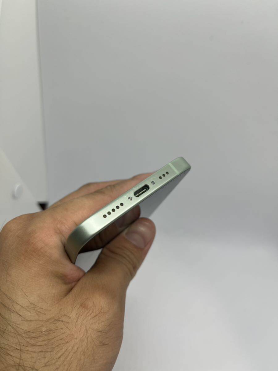 極美品　iPhone 15 128GB グリーン　SIMフリー _画像5