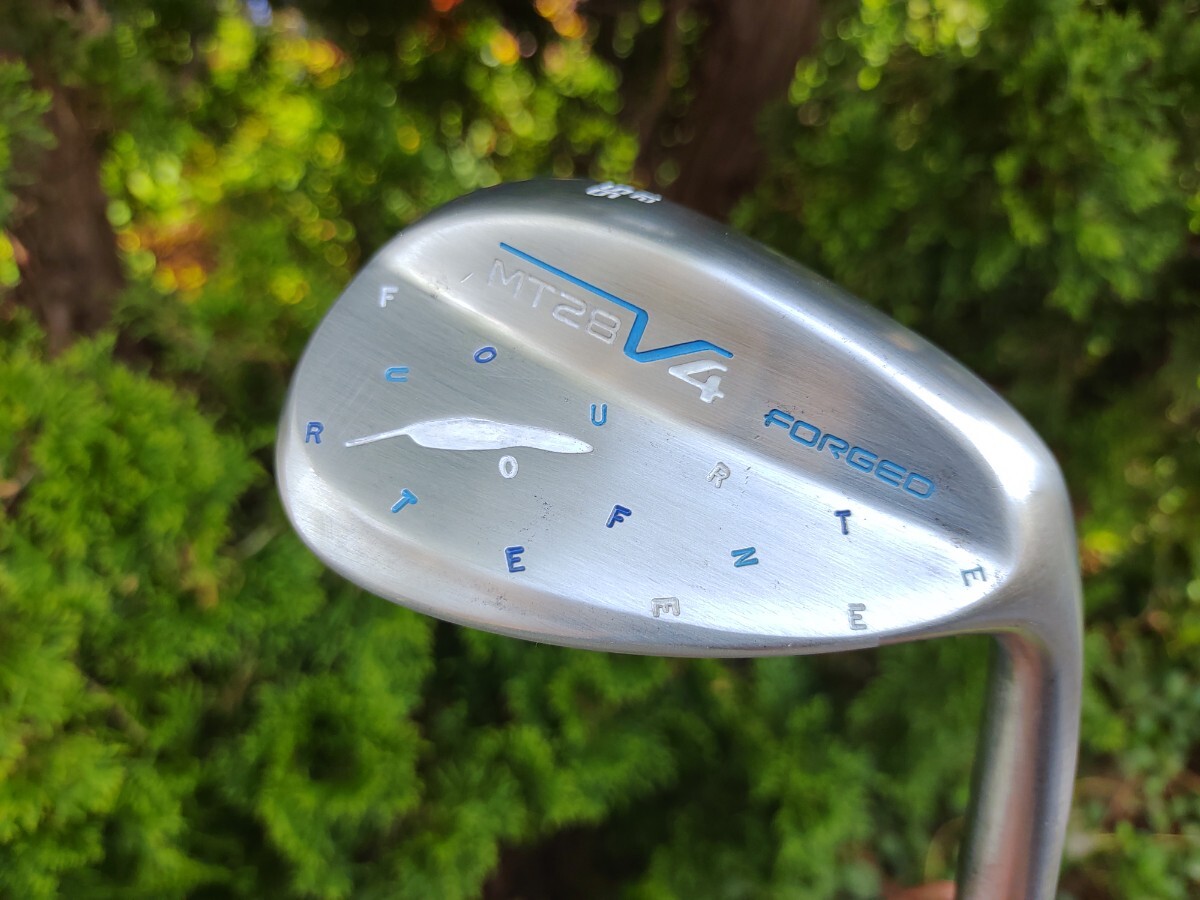 Fourteen MT-28 V4 wedges, 52 and 56, with custom dancing finish_画像5