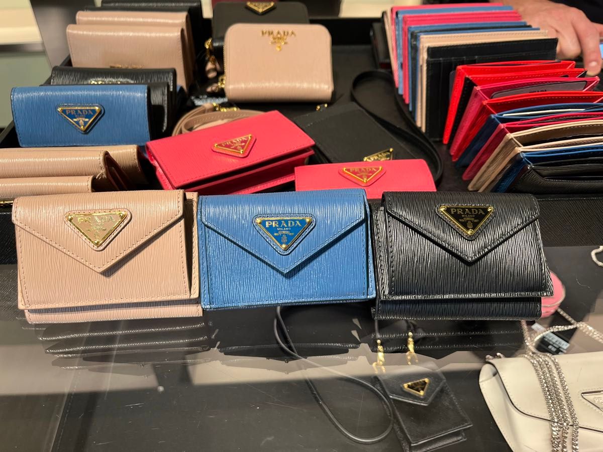 プラダ PRADA ミニ財布 ミニウォレット 青 ブルー 一点のお値段 プラダ PRADA ミニ財布 ミニウォレット 青 ブルー 一点のお値段