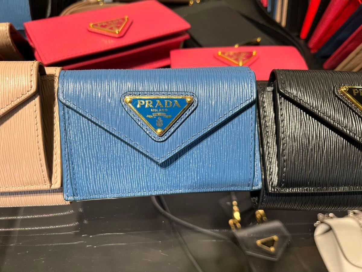 プラダ PRADA ミニ財布 ミニウォレット 青 ブルー 一点のお値段 プラダ PRADA ミニ財布 ミニウォレット 青 ブルー 一点のお値段