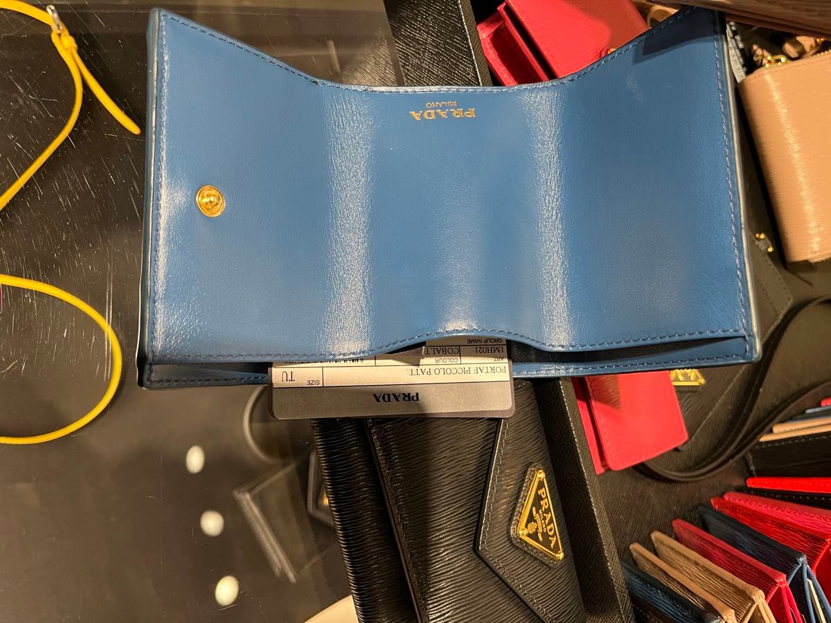 プラダ PRADA ミニ財布 ミニウォレット 青 ブルー 一点のお値段 プラダ PRADA ミニ財布 ミニウォレット 青 ブルー 一点のお値段